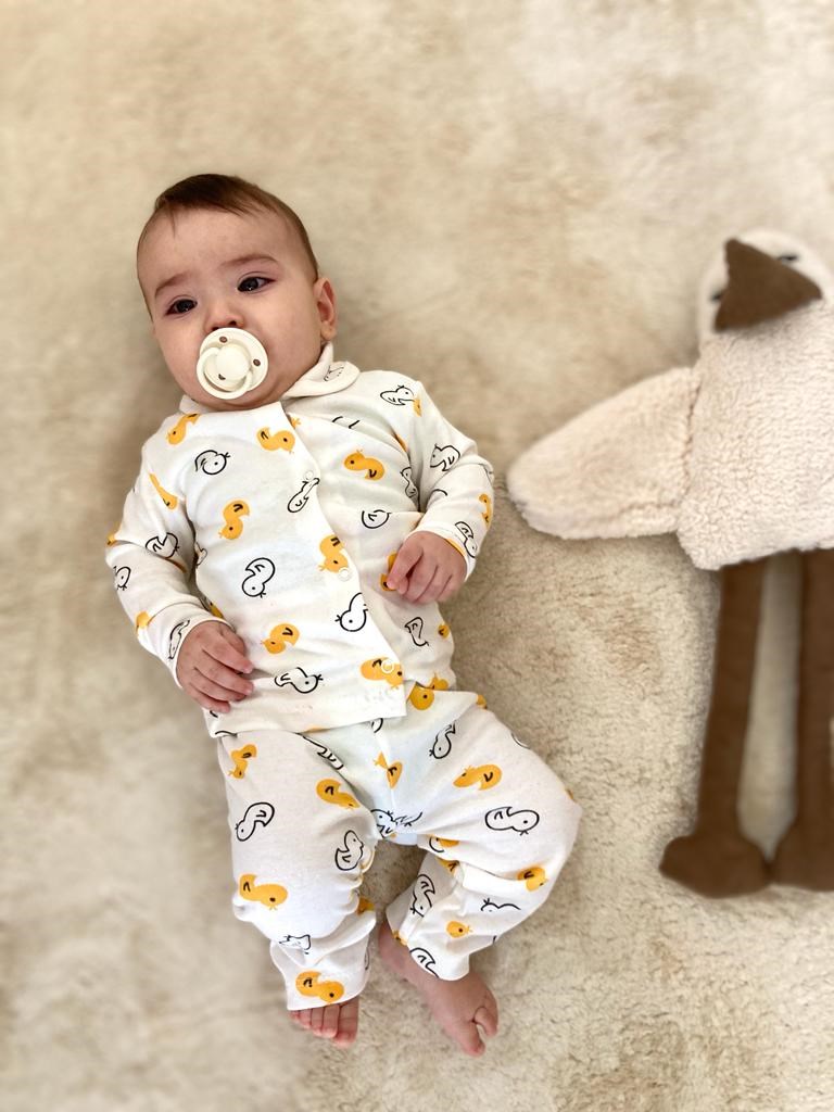 Bebe yakalı ördekli önden çıtçıtlı rahat pijama takımı 