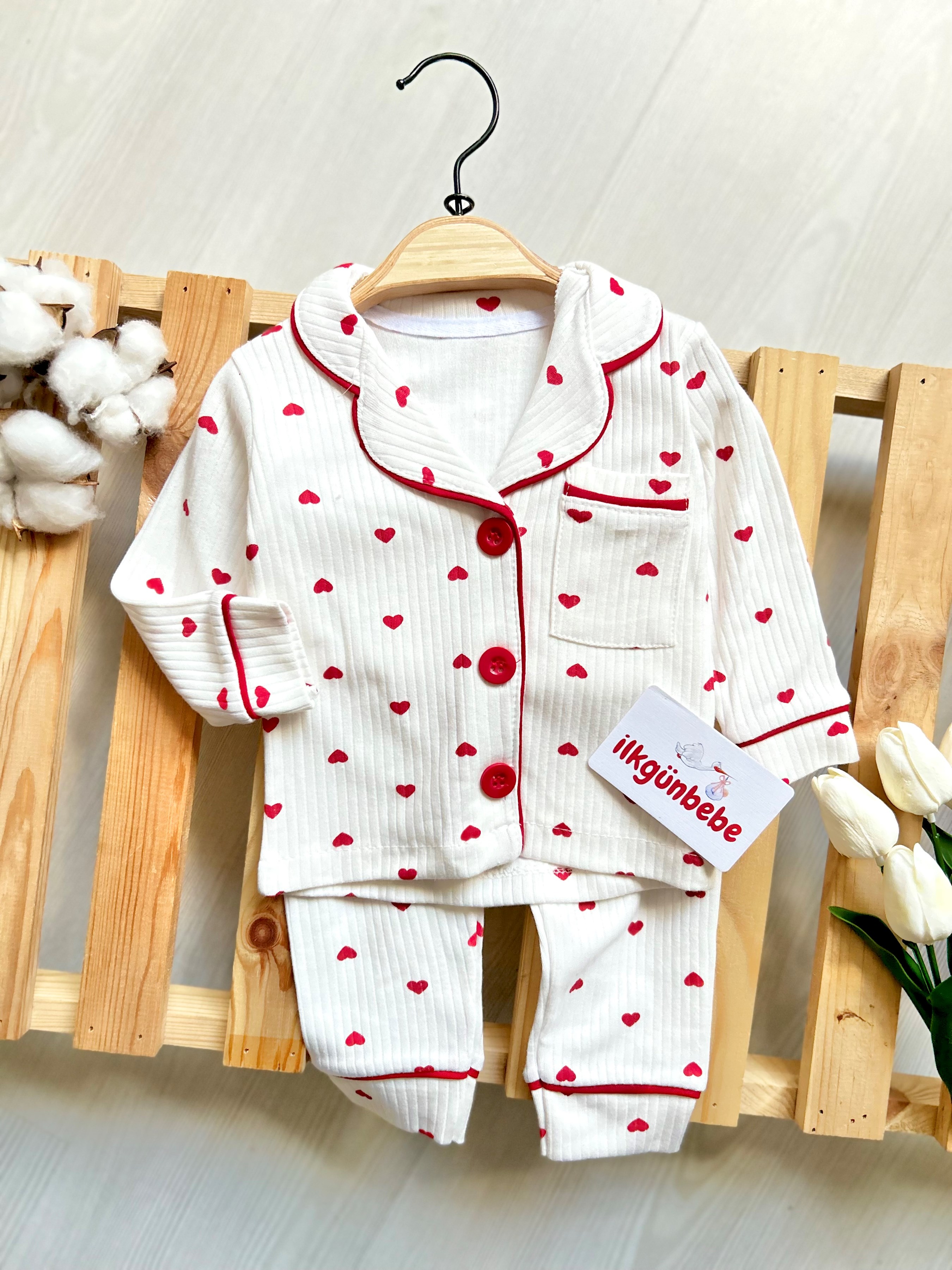 Minik Kalp Desenli Bebe Yakalı %100 Pamuk Pijama Takımı 