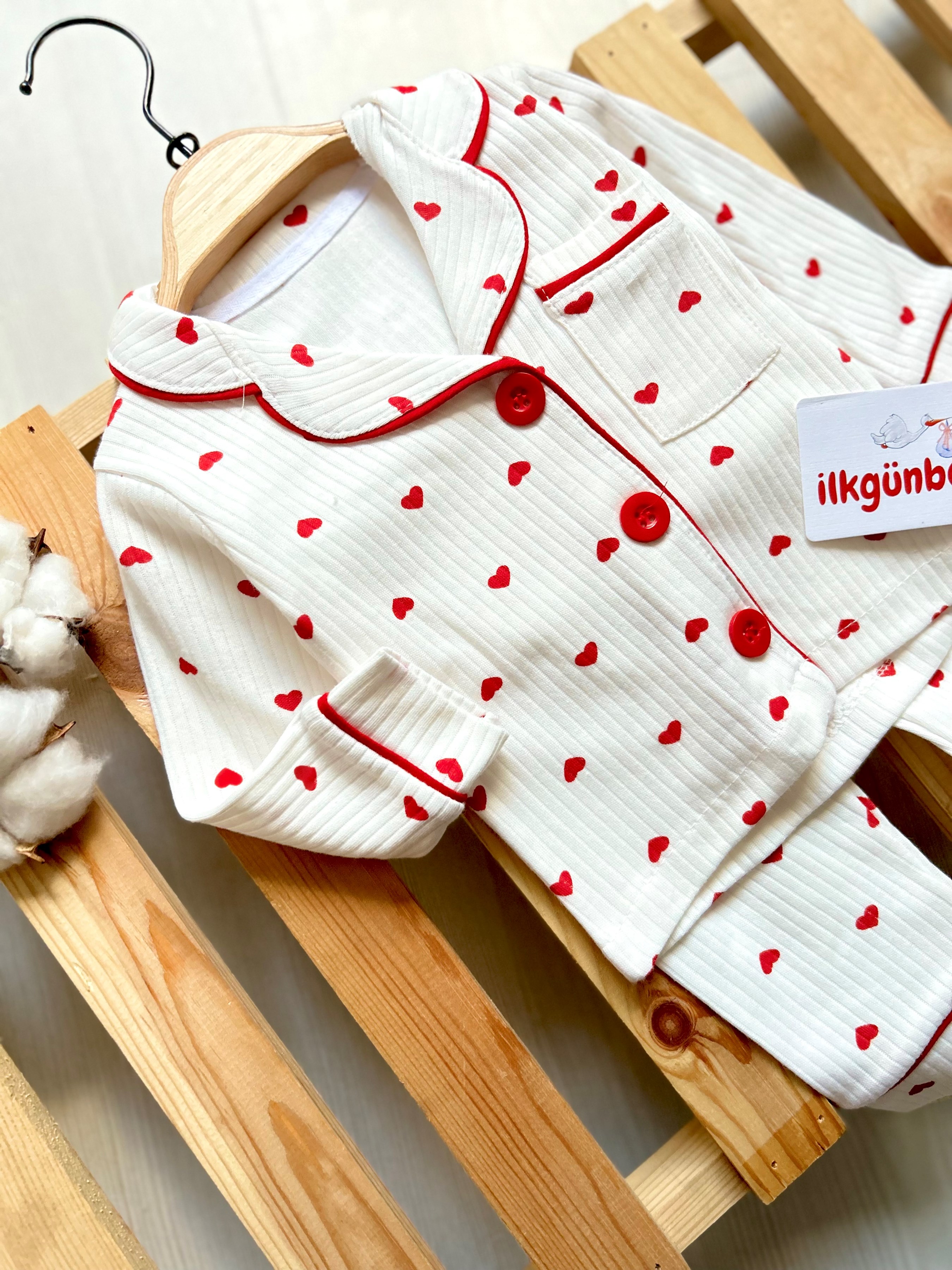 Minik Kalp Desenli Bebe Yakalı %100 Pamuk Pijama Takımı 