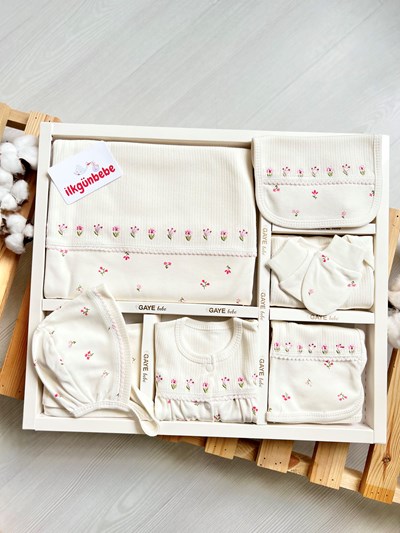 Çiçek Bahar Desenli Detaylı Battaniyeli 10 Parça %100 Pamuk Premium Hastane Çıkışı Seti