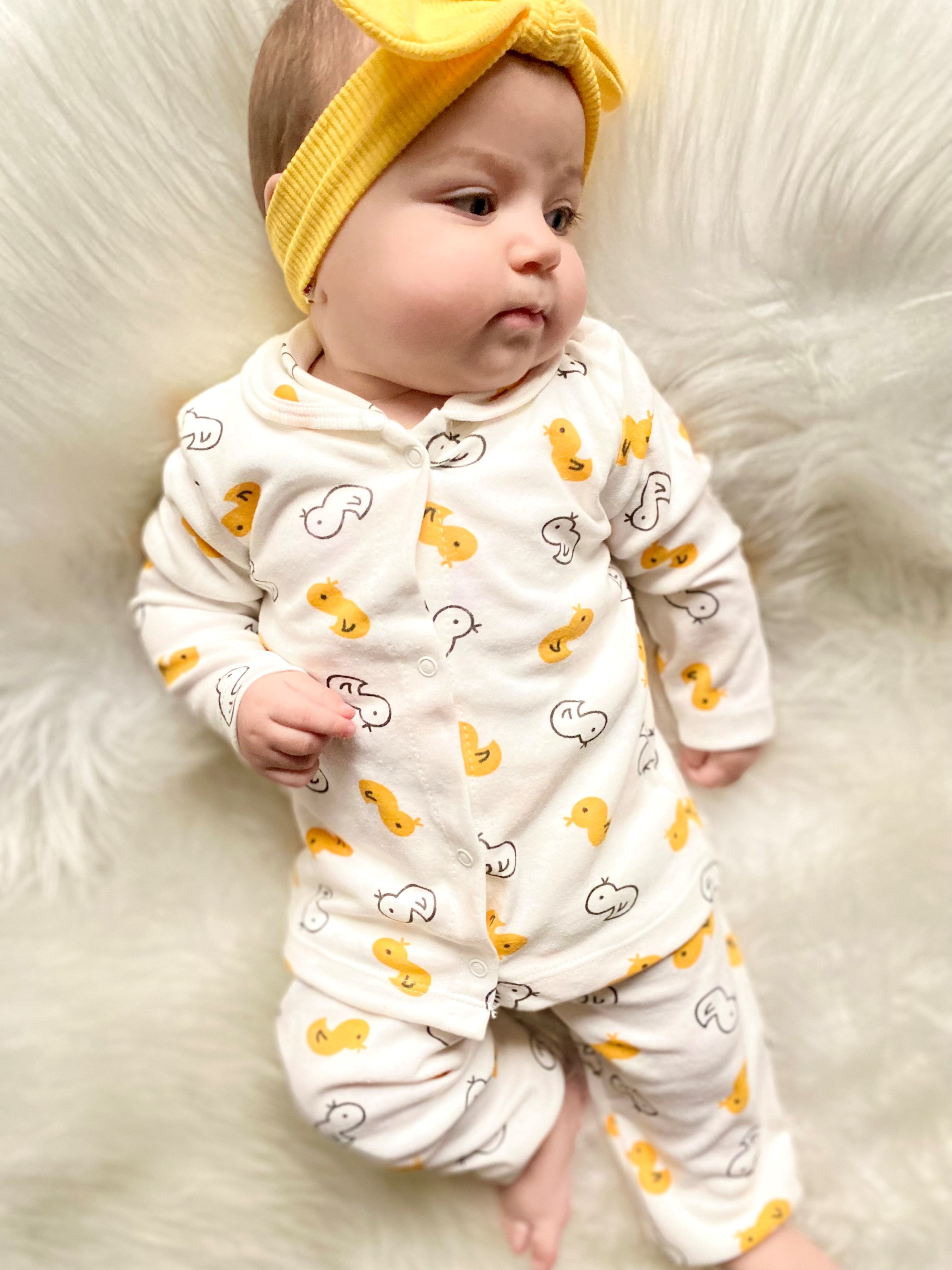 Bebe yakalı ördekli önden çıtçıtlı rahat pijama takımı 