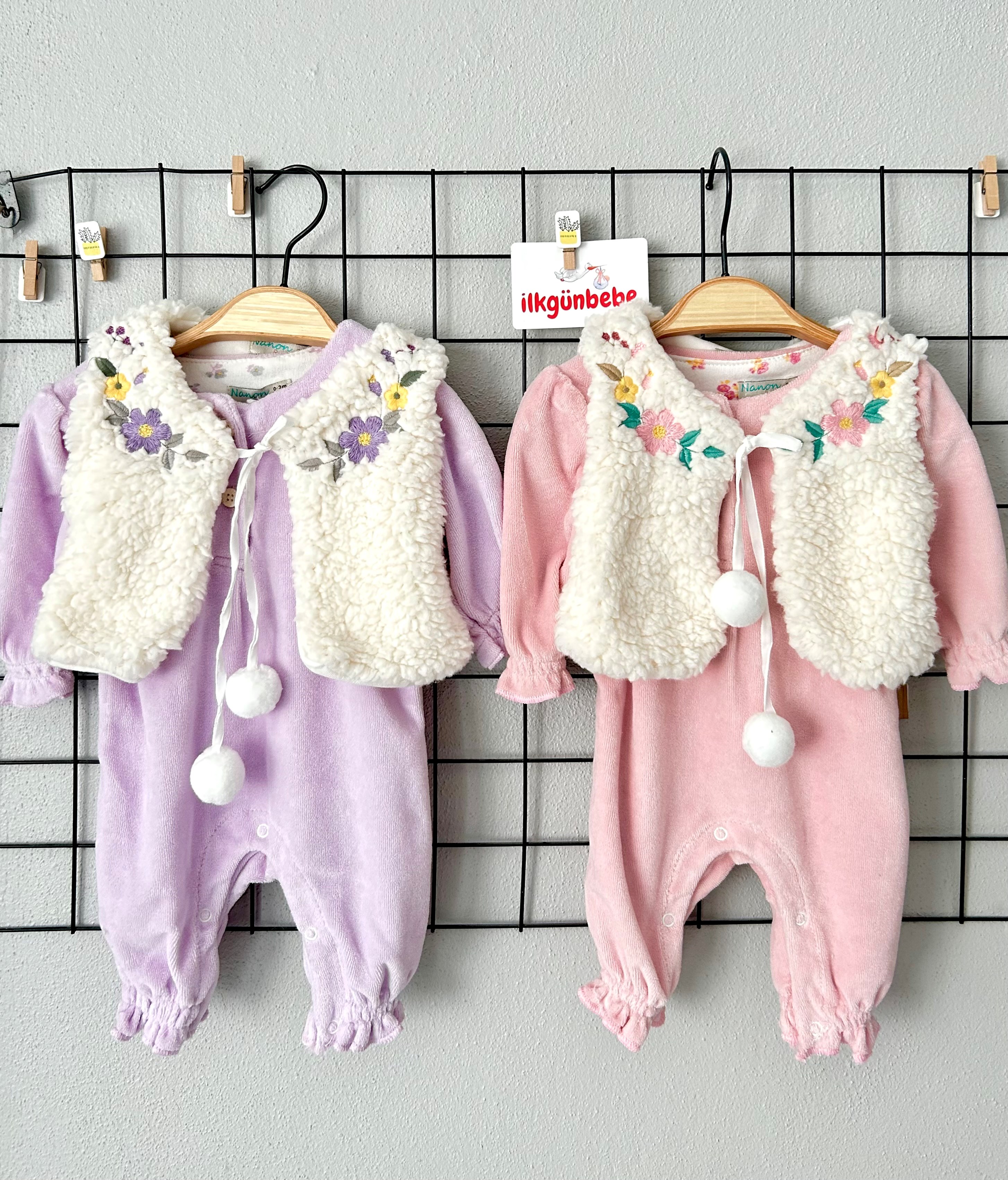 Çiçek Motifli Bolerolu Kadife Kumaş Alttan Çıtçıtlı Ponpon Detaylı Tulum