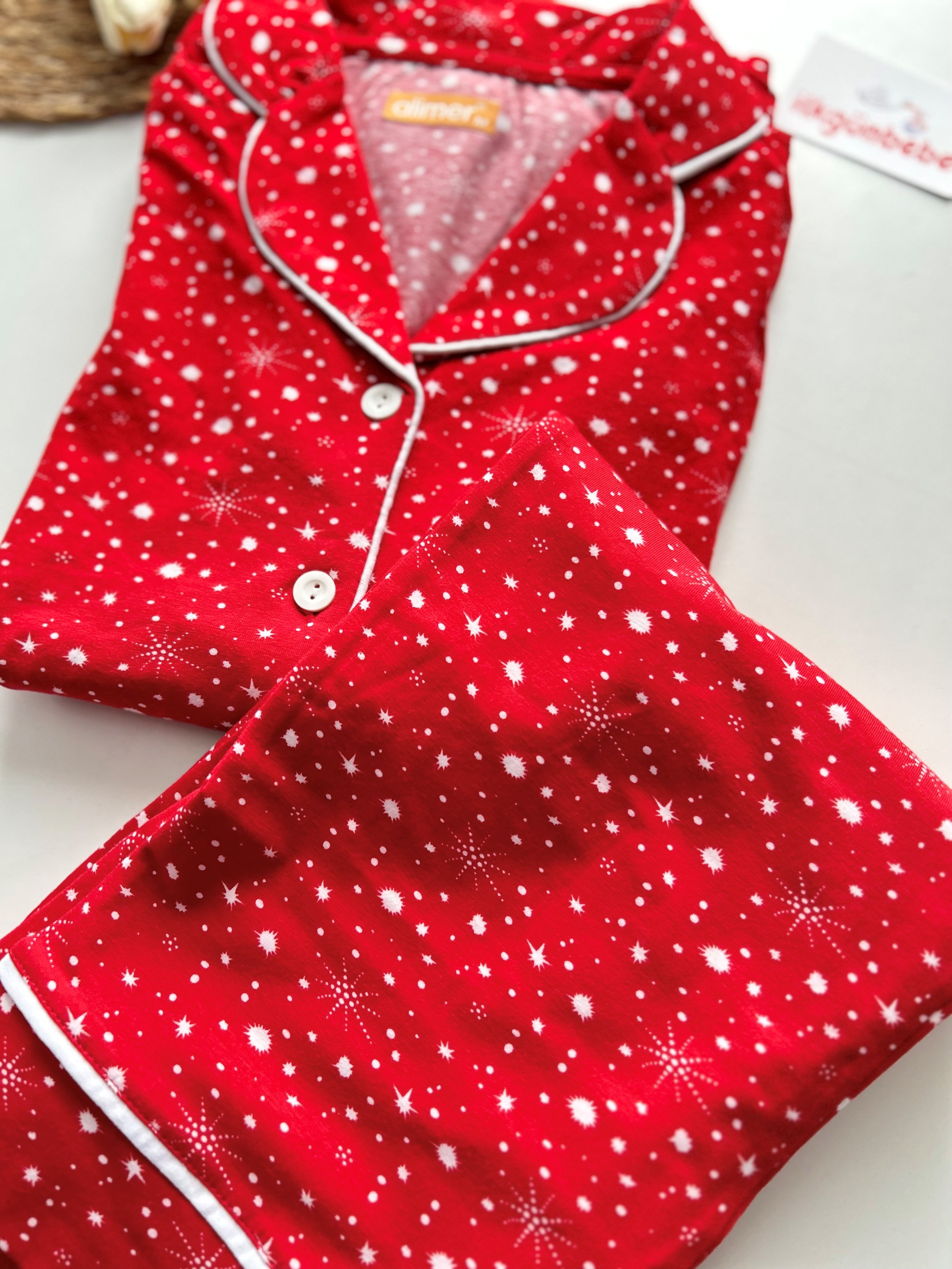  Kırmızı Yıldız Desenli Likralı   Önden Düğmeli Likralı Bayan %100 Pamuk Mevsimlik Pijama Takımk