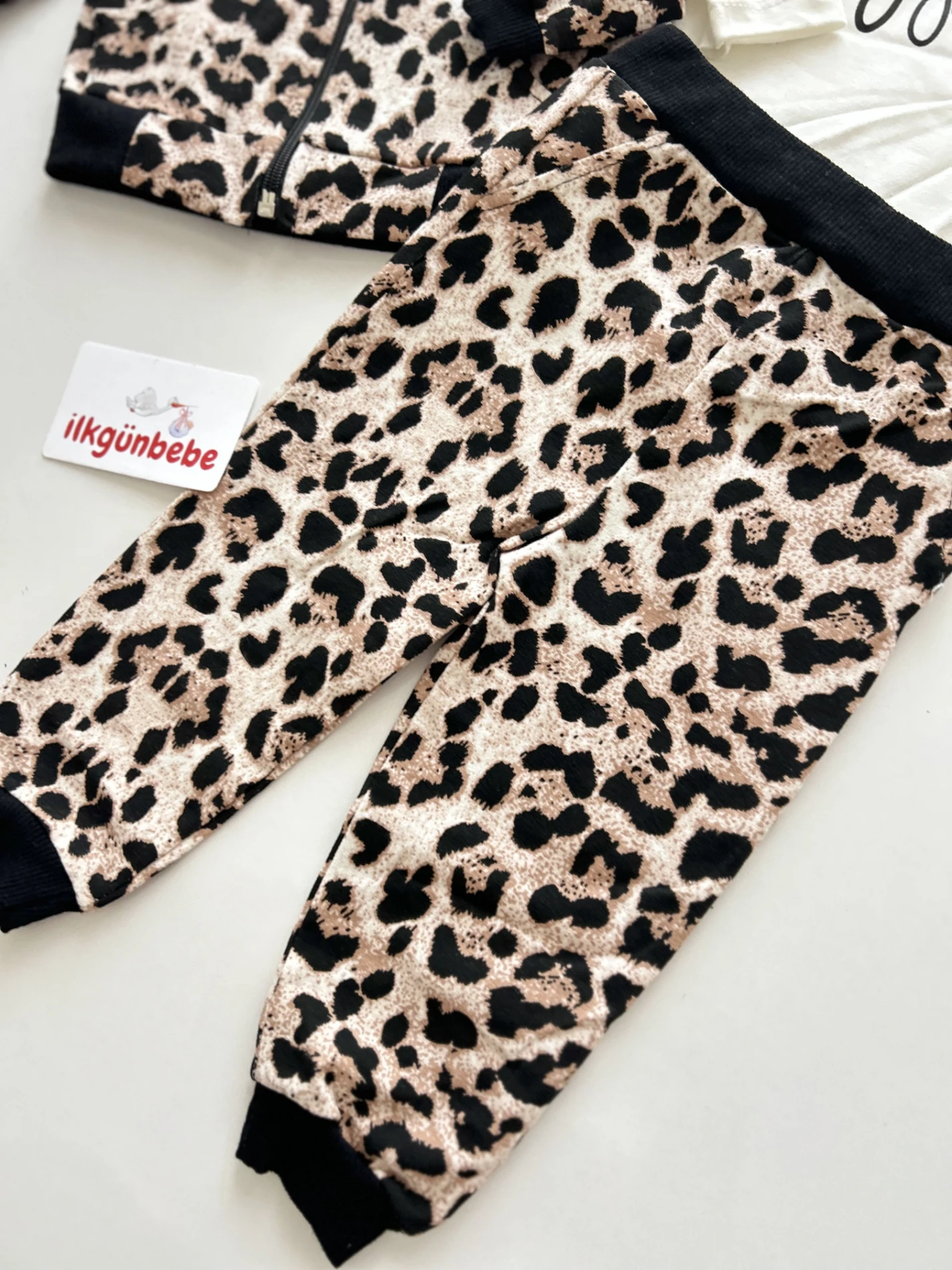Leopar Desenli Hırkalı Eşofmanlı  Badili 3’lü Kız Bebek Takım
