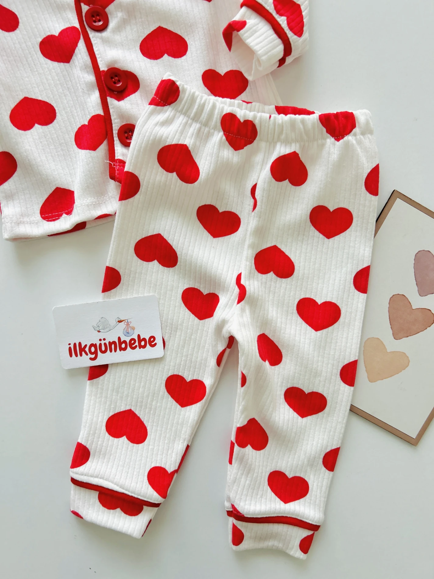 Kalp Desenli Bebe Yakalı %100 Pamuk Ribanalı Kumaş 2’li Pijama Takımı