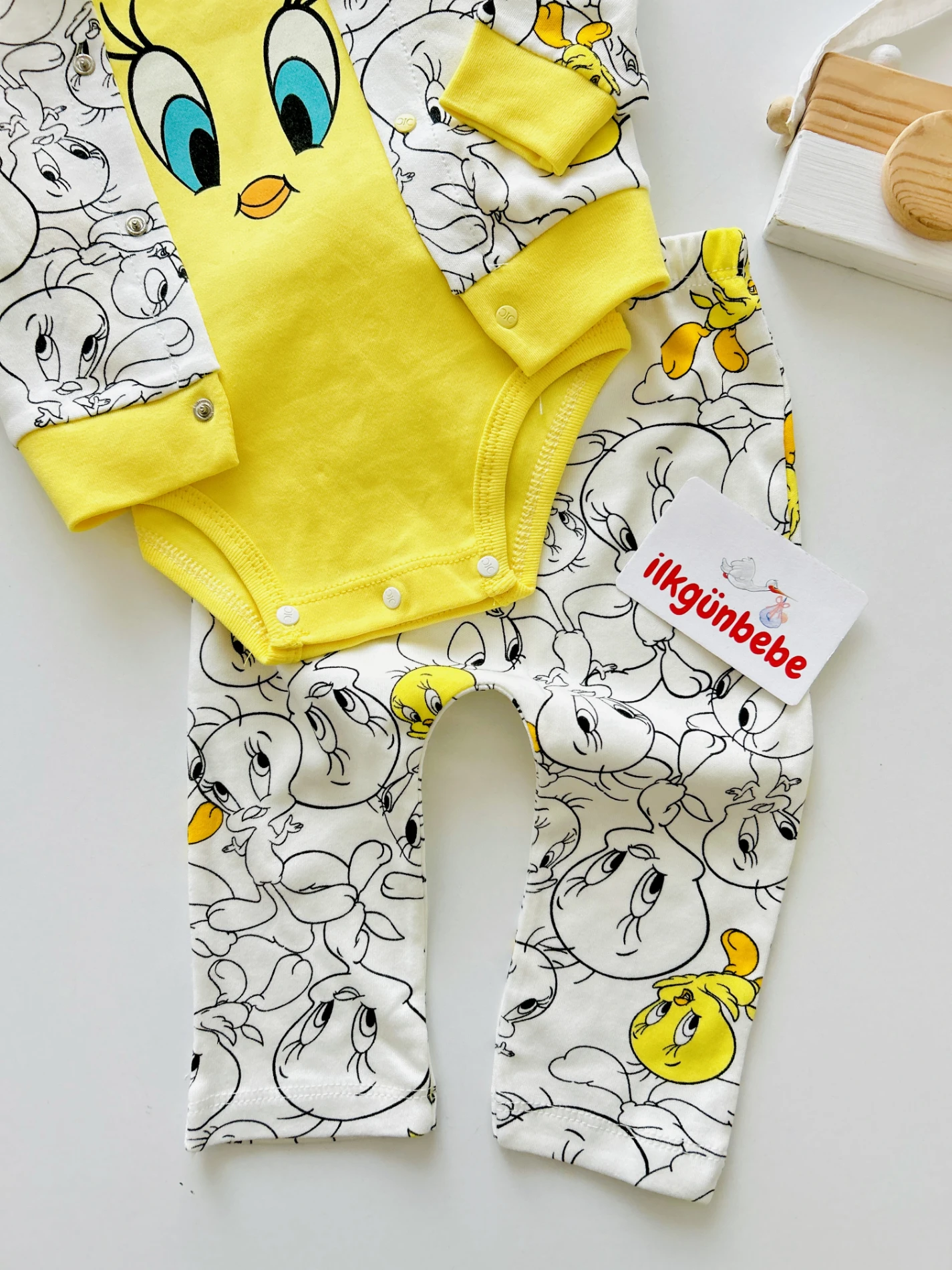 Tweety Kapüşonlu Hırkalı Zıbınlı Bodyli %100 Pamuk Premium Kalite 3’lü Unisex Takım