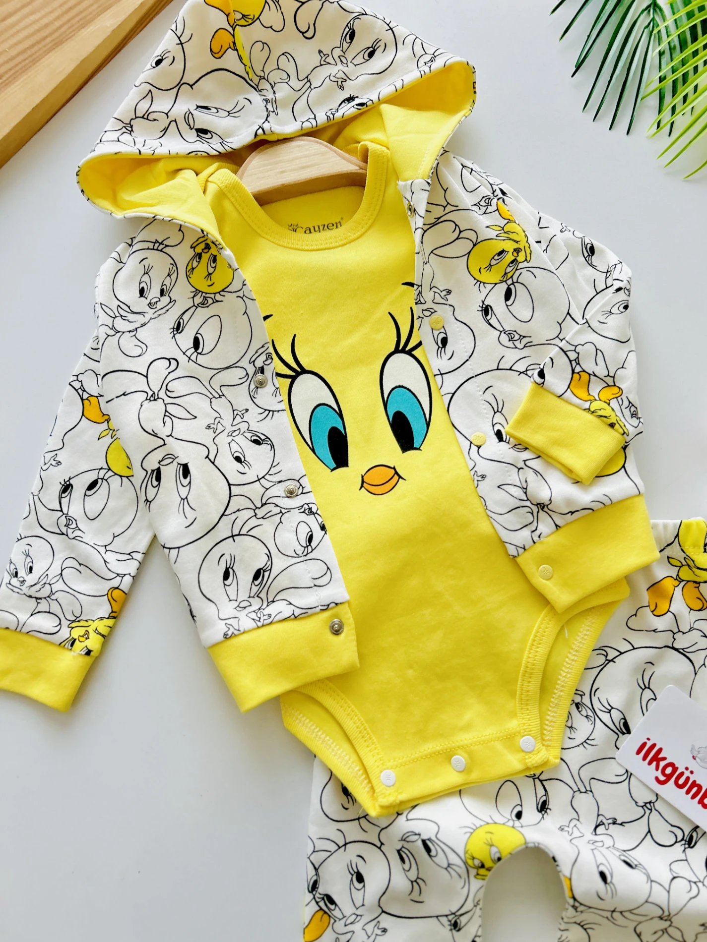 Tweety Kapüşonlu Hırkalı Zıbınlı Bodyli %100 Pamuk Premium Kalite 3’lü Unisex Takım