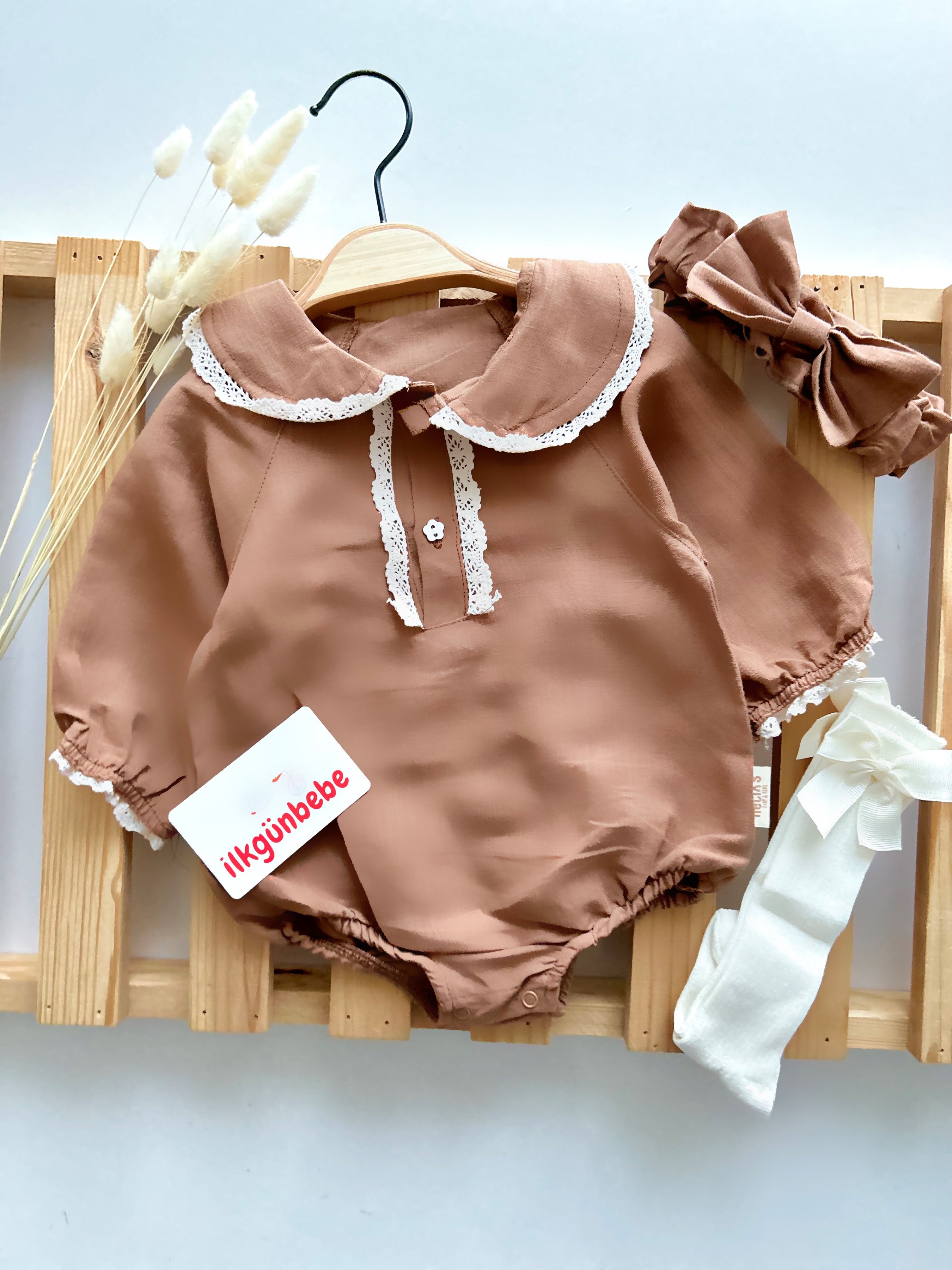 MİLENA DANTEL DETAYLI 3’LÜ ROMPER SET ( Çorap Hediyeli )