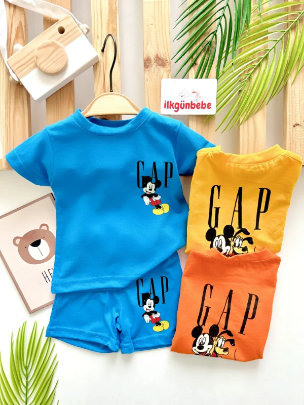 Gap Mickey Mouse Arkası Baskılı 2’li Şortlu Alt Üst Takım