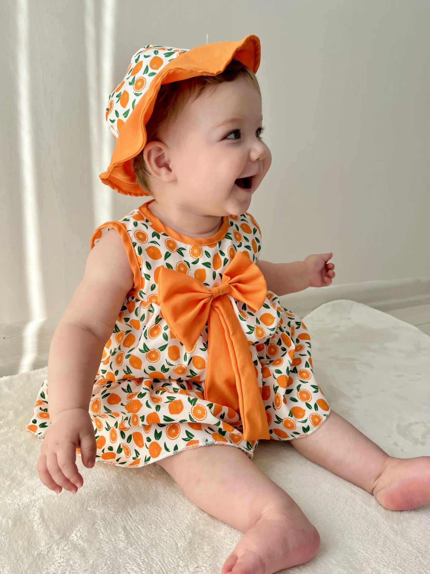 Fiyonk Detaylı Bucket Şapkalı  Portakal  Desenli Kampanyalı Elbise Set