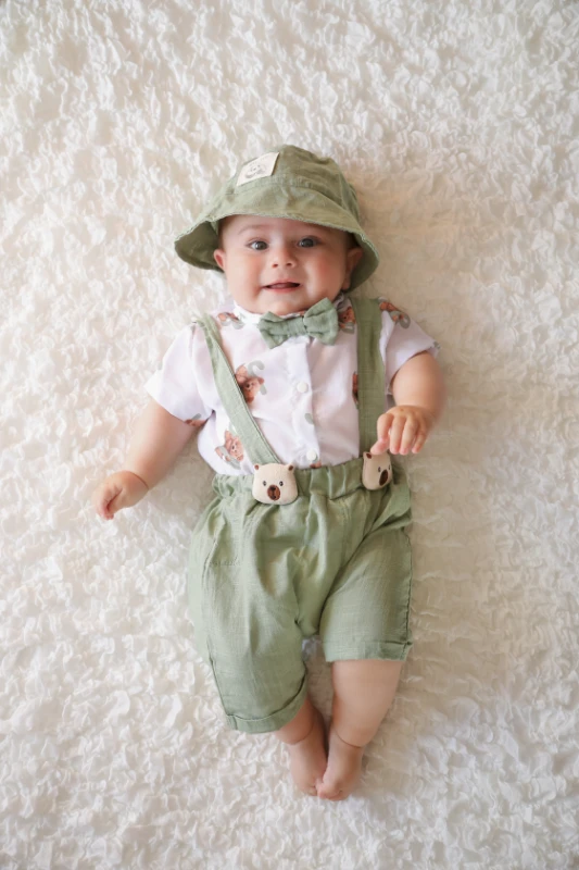 Ayıcık Desenli Papyonlu Gömlekli Bucket Şapkalı Müslin Salopetli Tarz 3’lü Takım