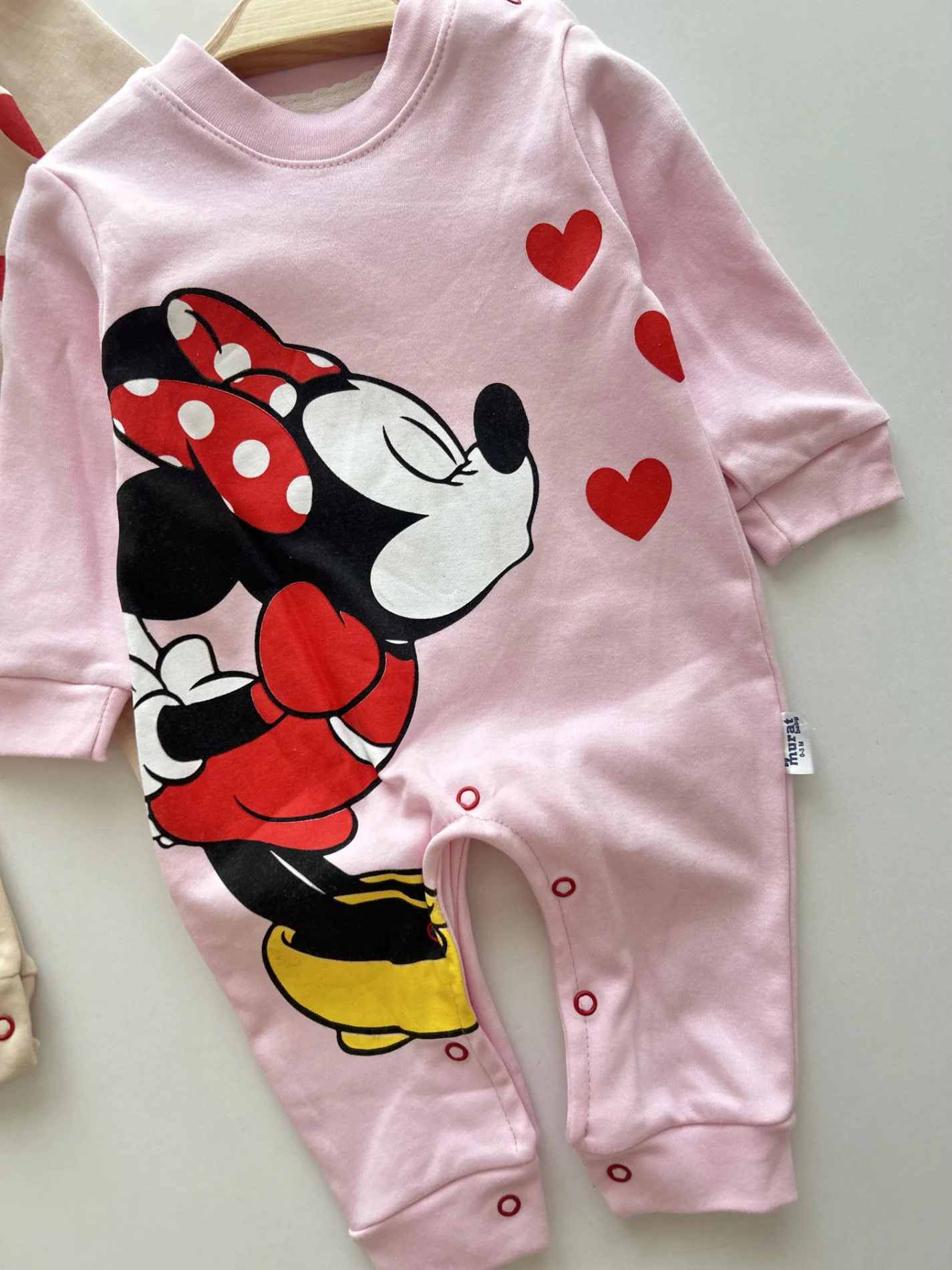 Minnie Mouse Öpücüklü Baskılı %100 Pamuk Tulum