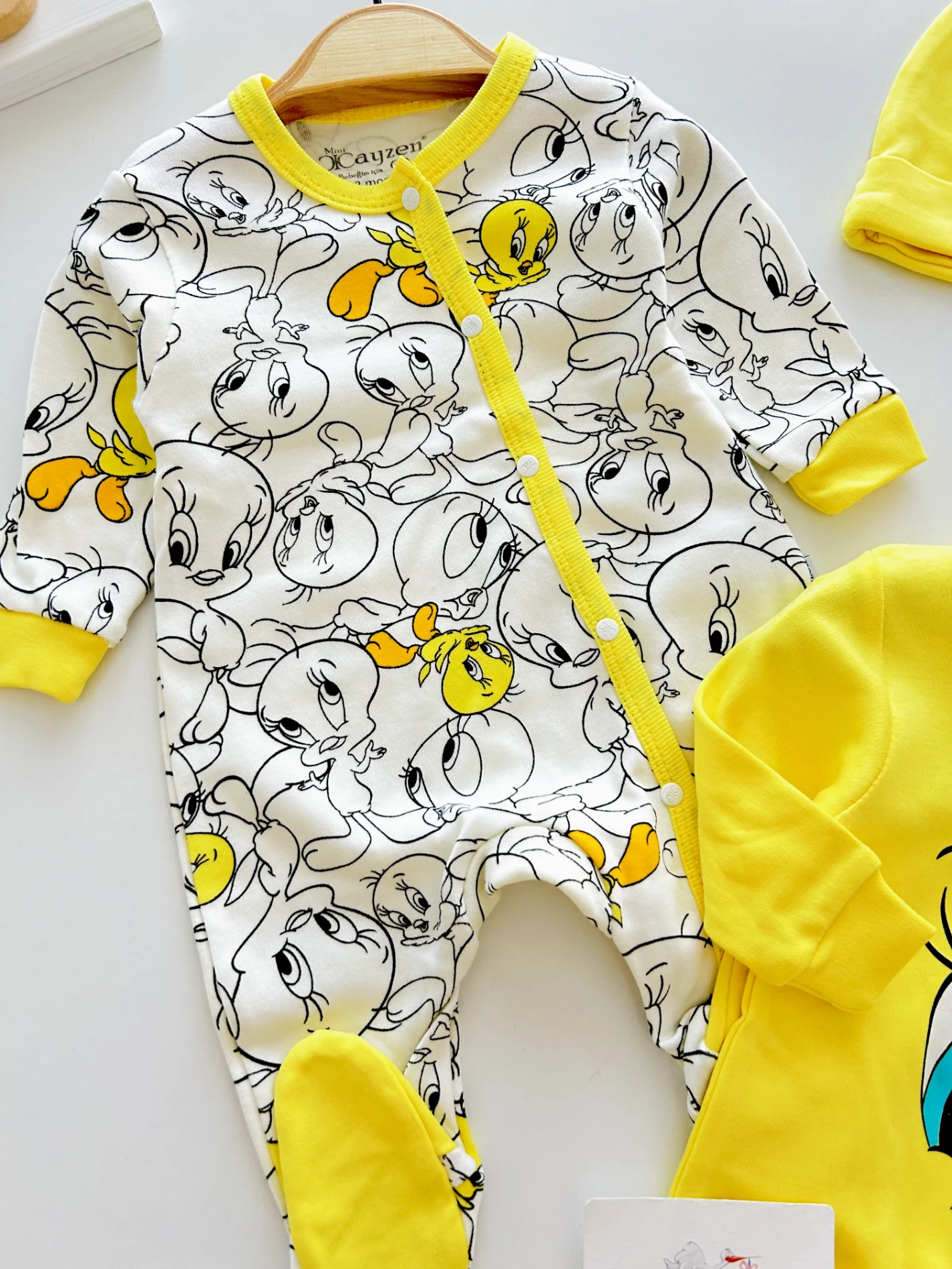 Tweety Baskılı Kampanyalı Şapkalı 2’li Tulum Set