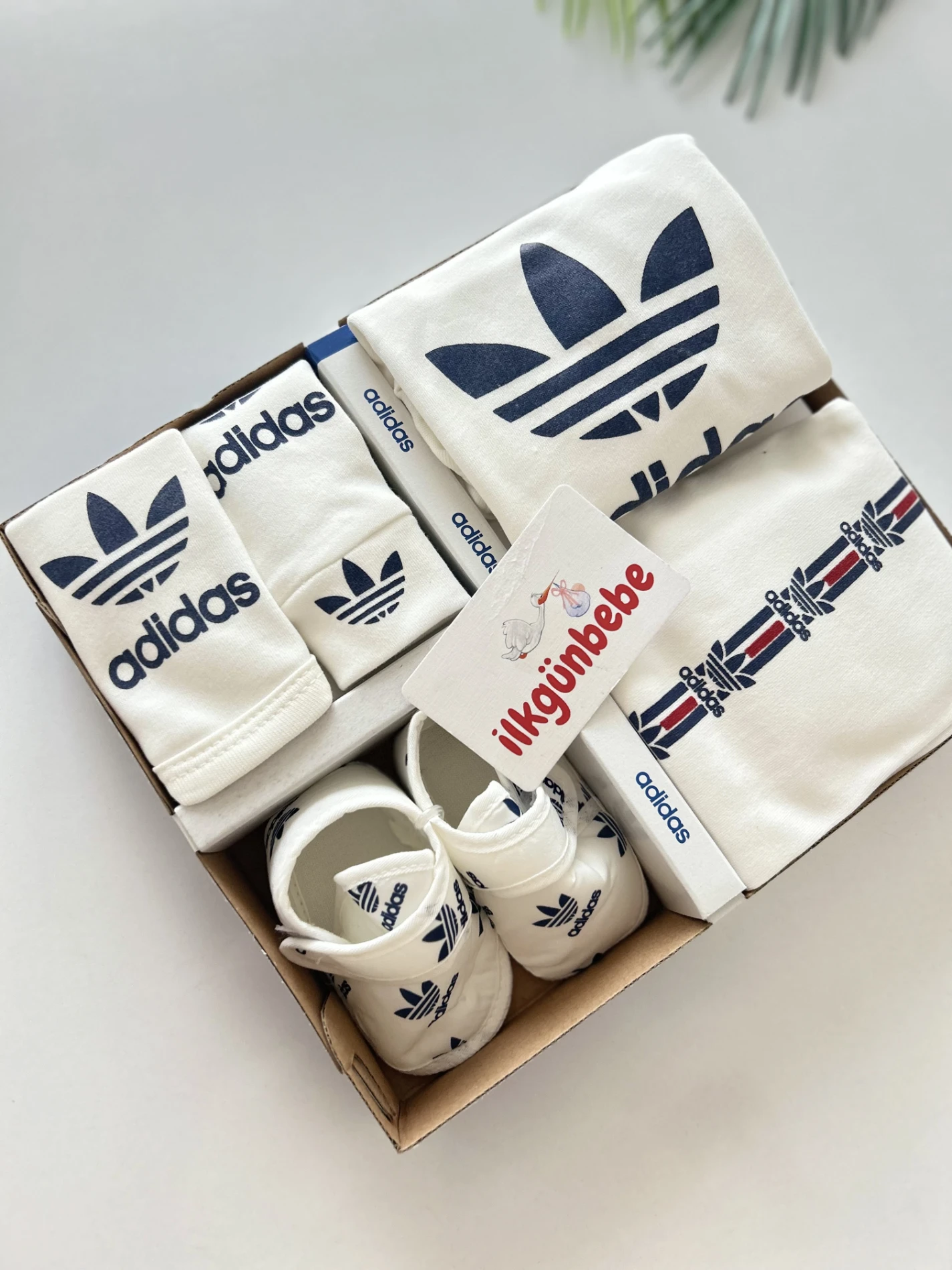 Adidas Baskılı 5 Parça Yenidoğan Set