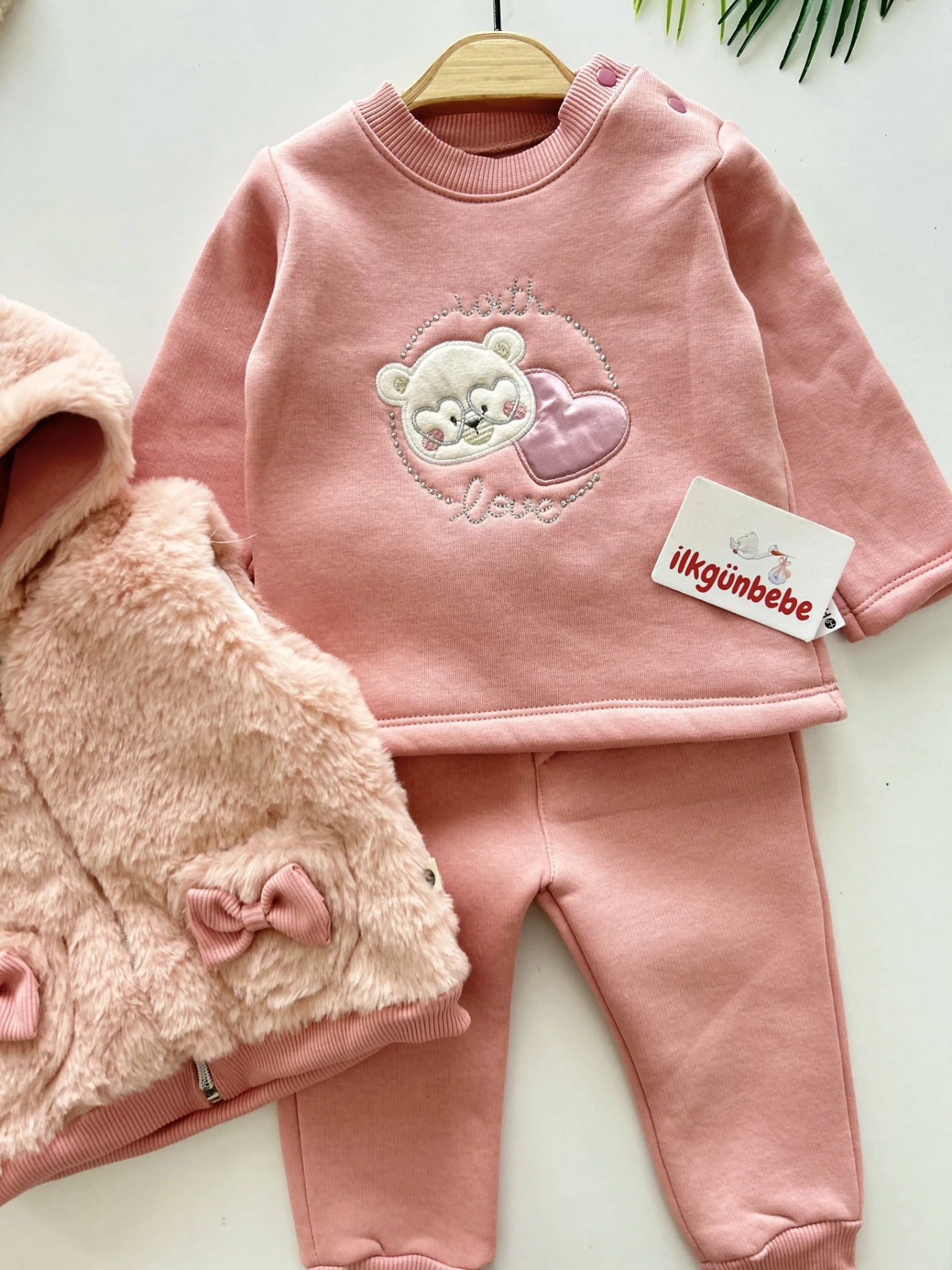 Love Teddy Temalı 3 İp Şardonlu Kışlık Kumaş Sweatli Peluş Kürklü Kapüşonlu Yelekli 3’lü Takım