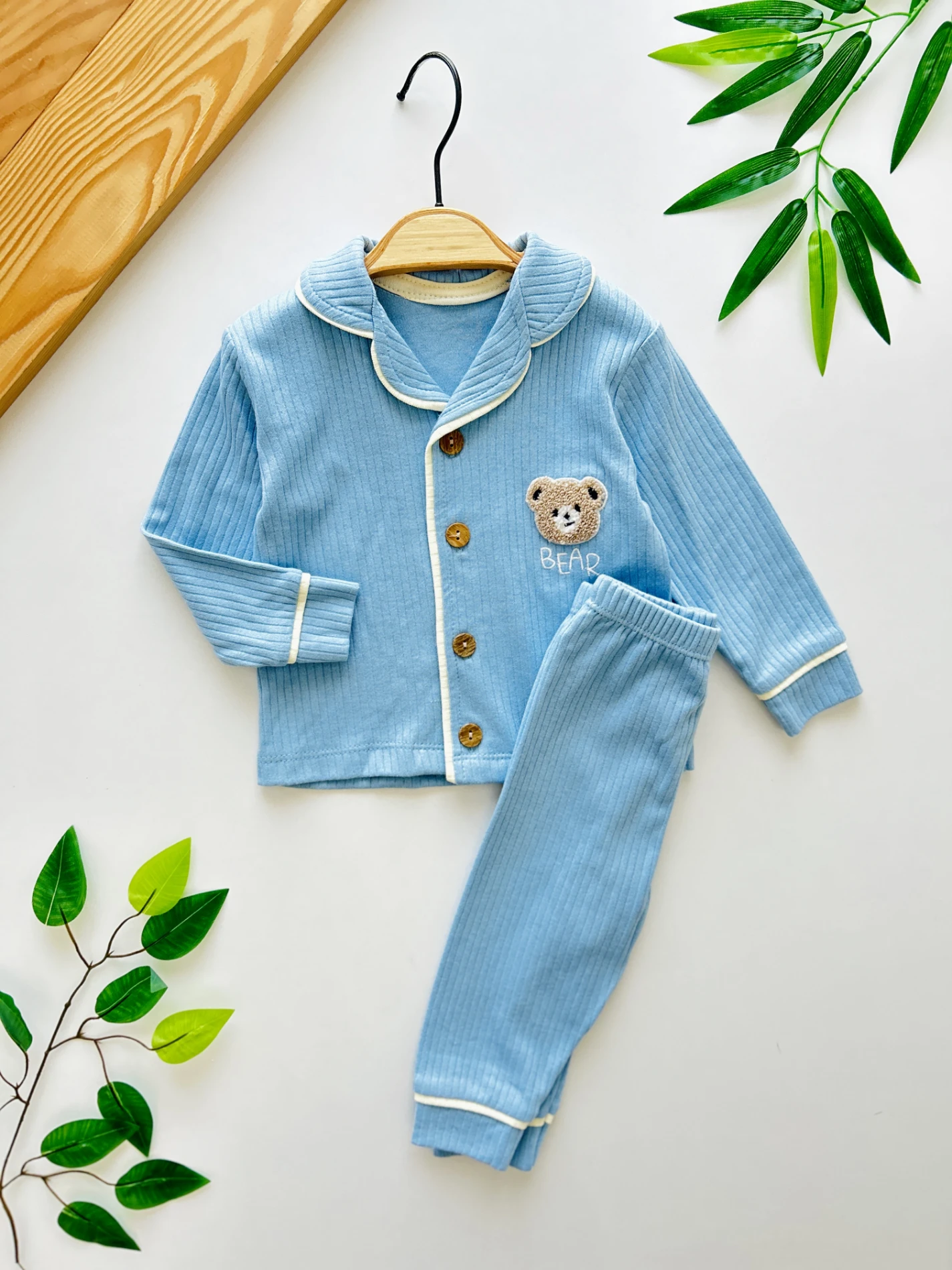 Bear Nakışlı %100 Pamuk Ahşap Düğmeli 2’li Bebe Yakalı Pijama Takımı