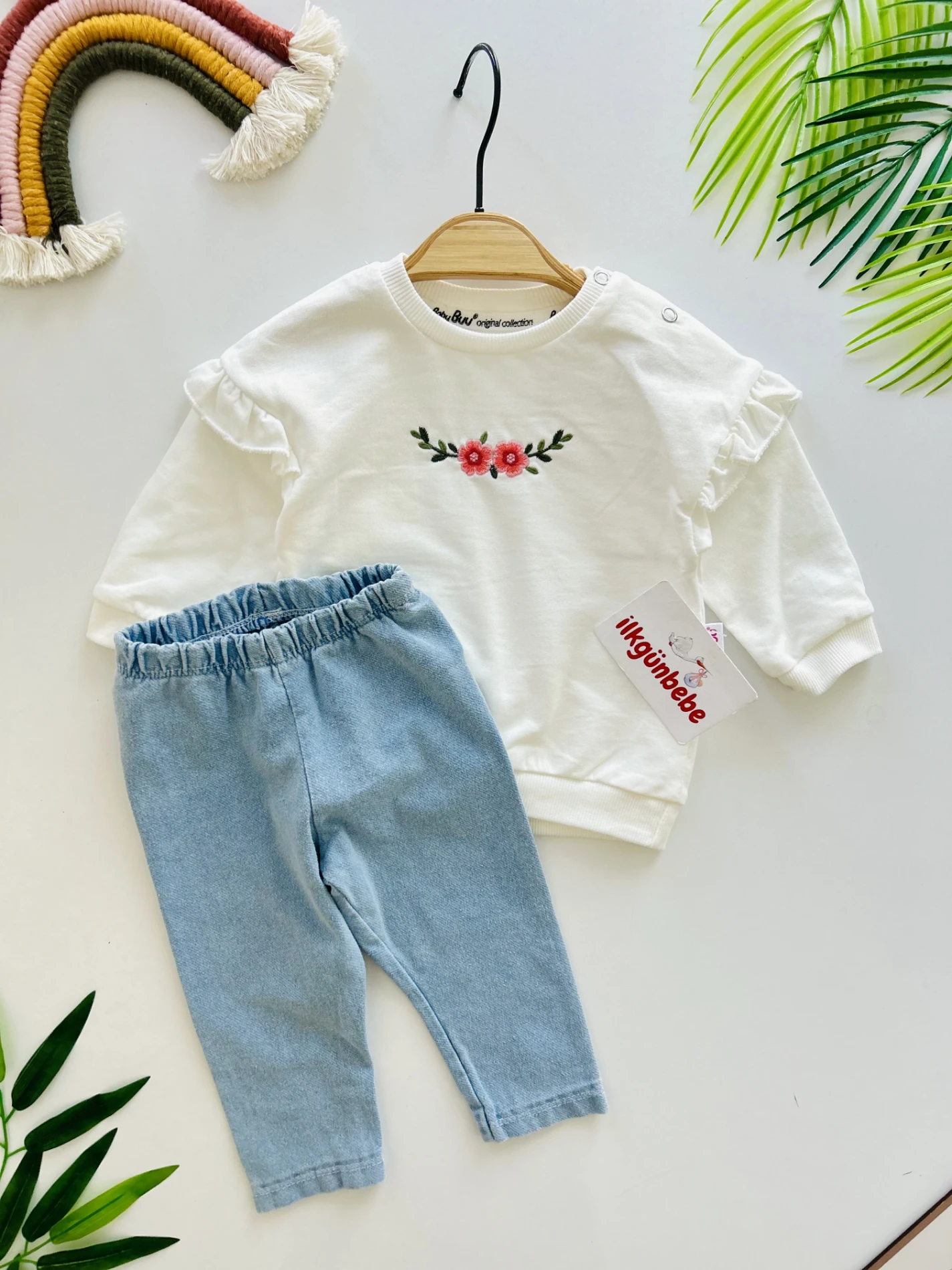 Çiçek Nakışlı Omuz Fırfırlı Kot Pantalonlu Takım