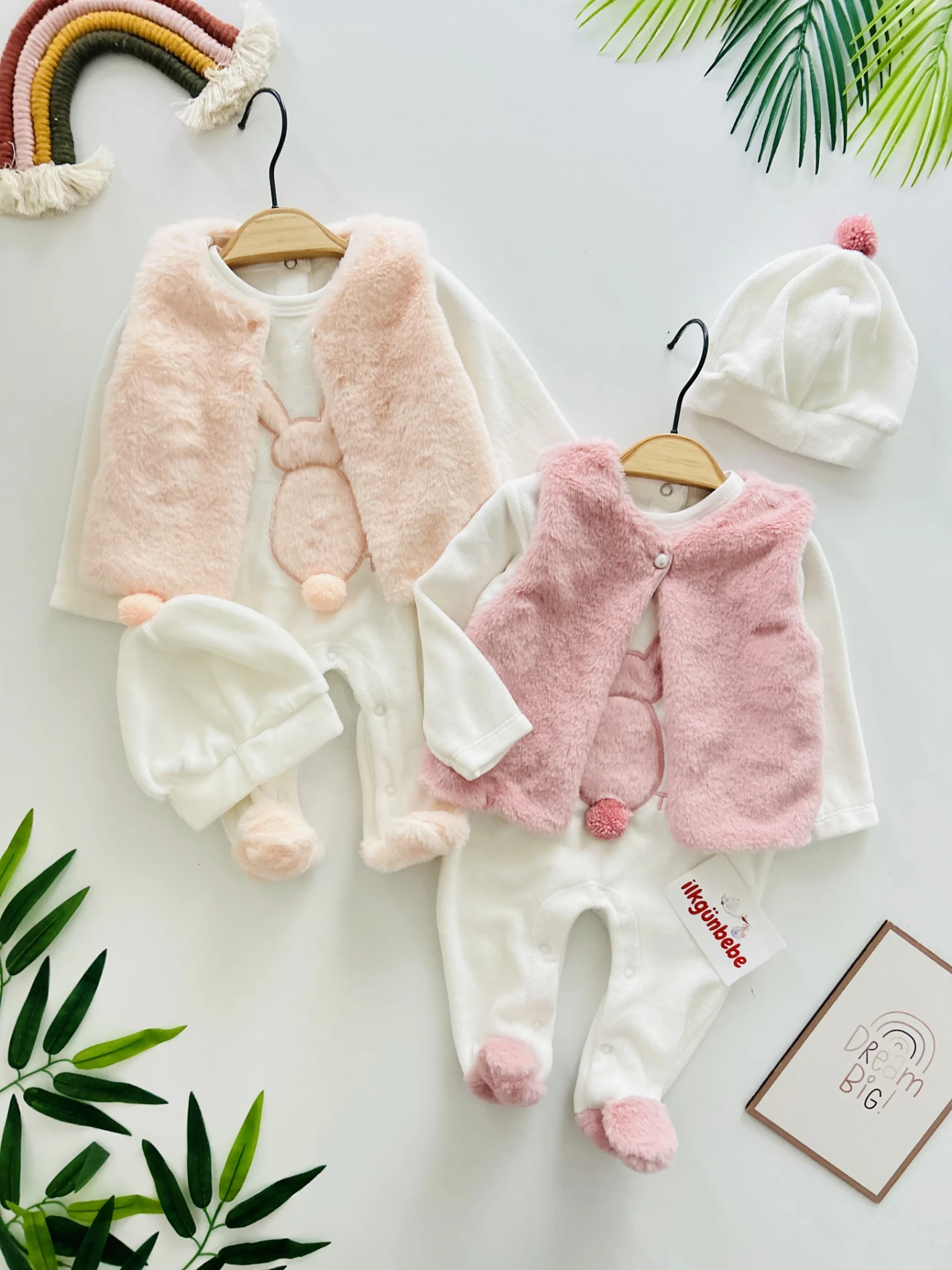 Cute Rabbit Kadife Kumaş Yelekli Ponpon Şapkalı 3’lü Set