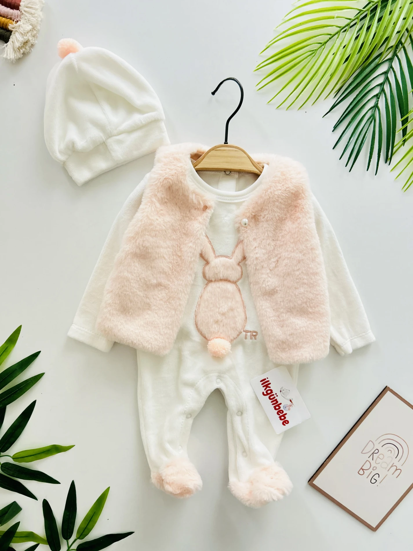 Cute Rabbit Kadife Kumaş Yelekli Ponpon Şapkalı 3’lü Set