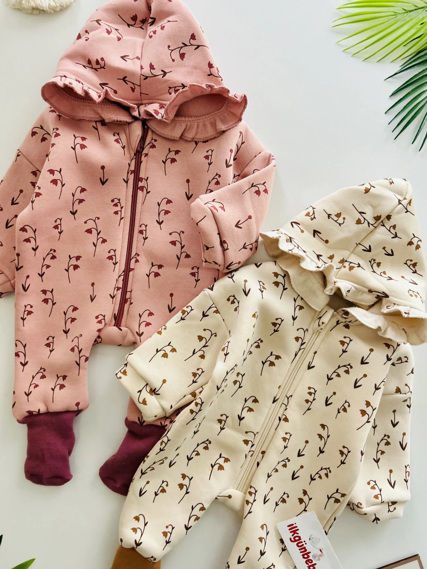 Pembe Çiçek Desenli Şardonlu Fırfırlı Kapüşonlu Bebek Tulum