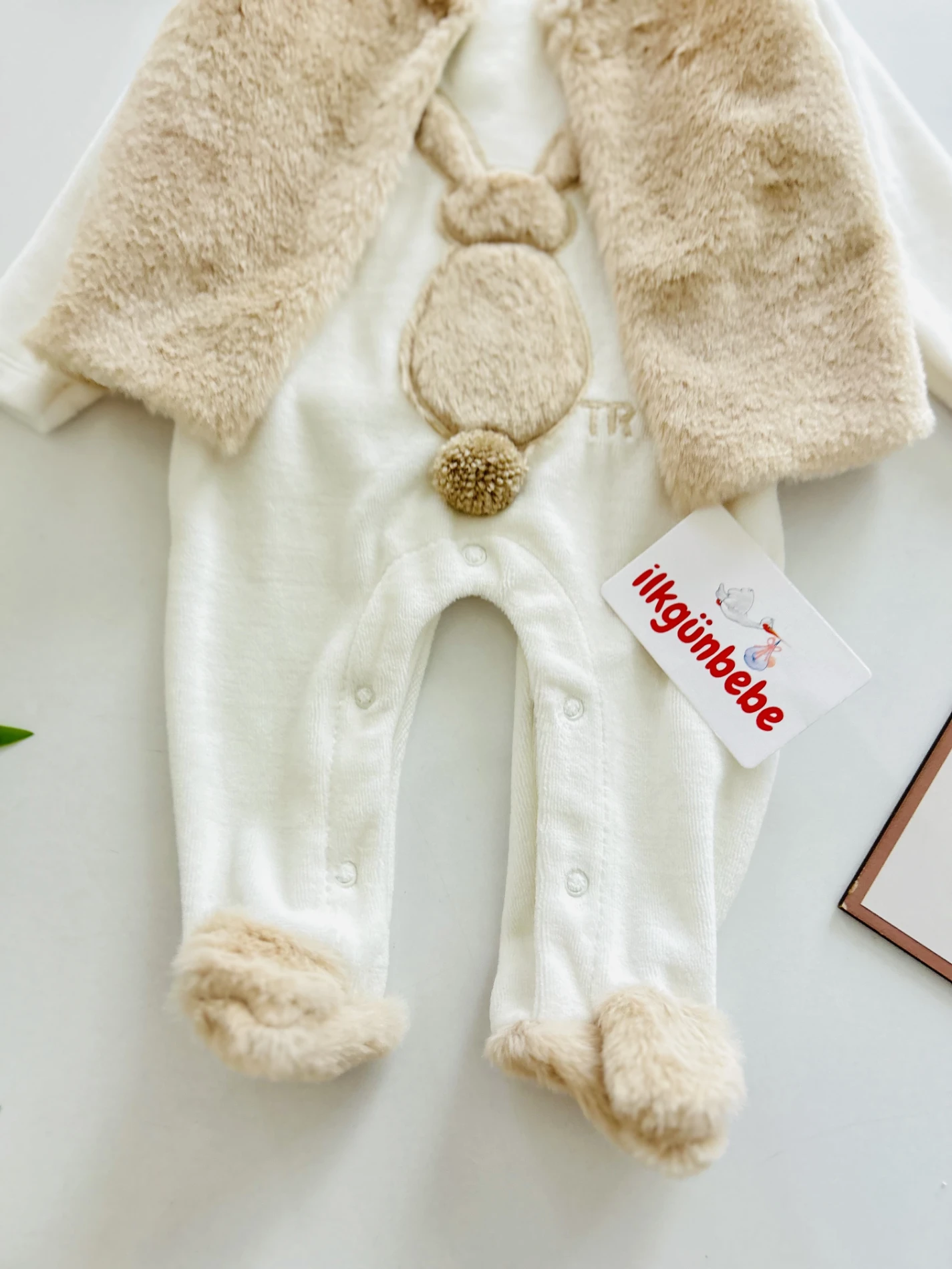 Cute Rabbit Kadife Kumaş Yelekli Ponpon Şapkalı 3’lü Set