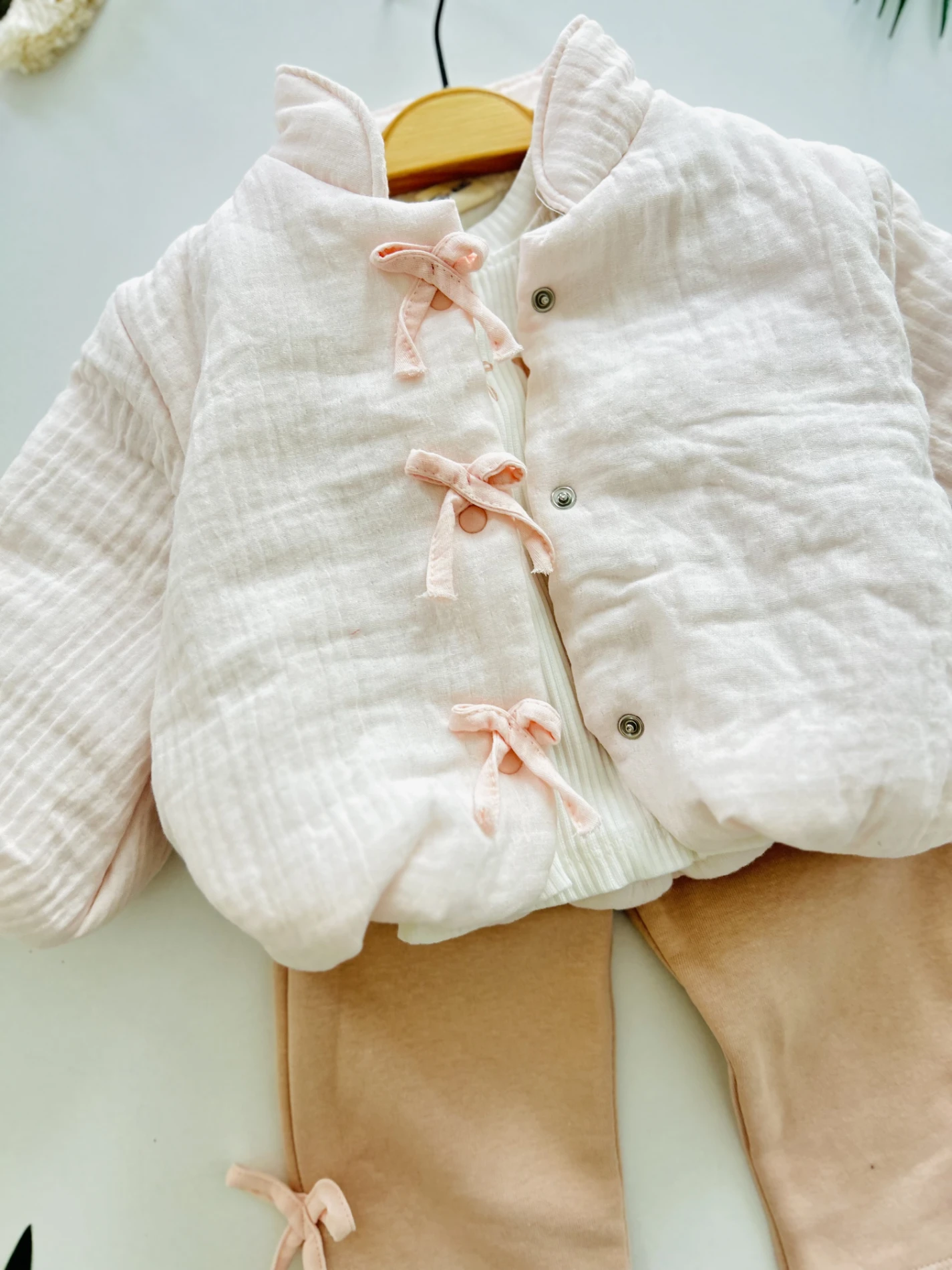 Müslin Dokulu Fiyonklu Pofuduk Ceketli 3’lü  Set