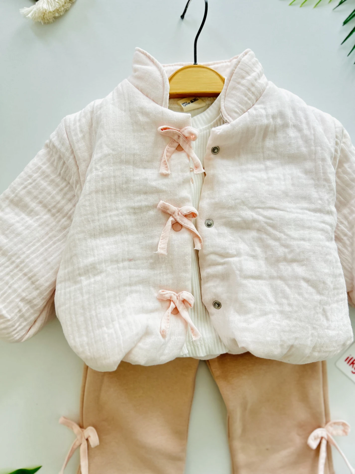 Müslin Dokulu Fiyonklu Pofuduk Ceketli 3’lü  Set