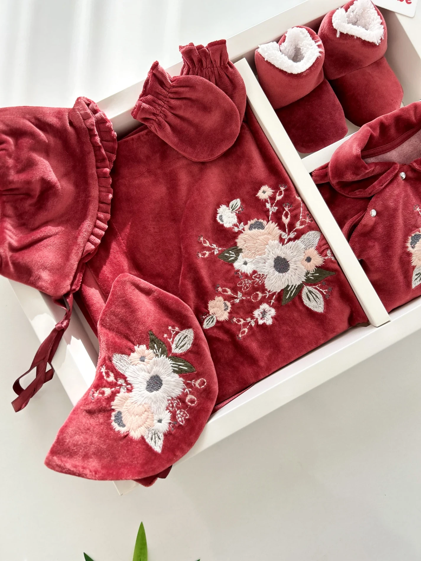 Kadife Kumaş Premium Kalite Çiçek Nakışlı Lüx 6’lı Yenidoğan Hastane Çıkışı Seti