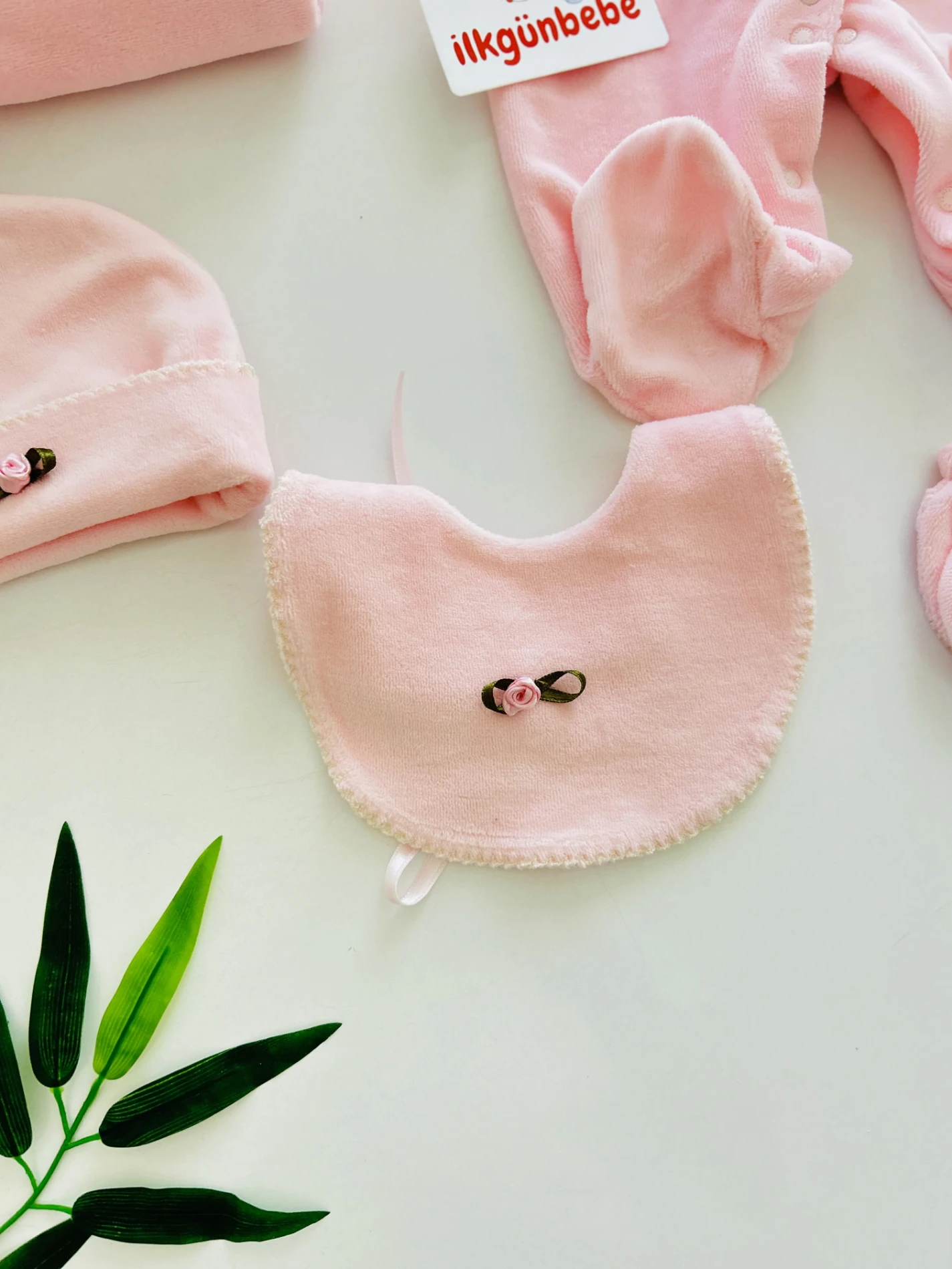 Sıra Çiçek İşlemeli Kadife Kumaş Premium Kalite Yenidoğan Set