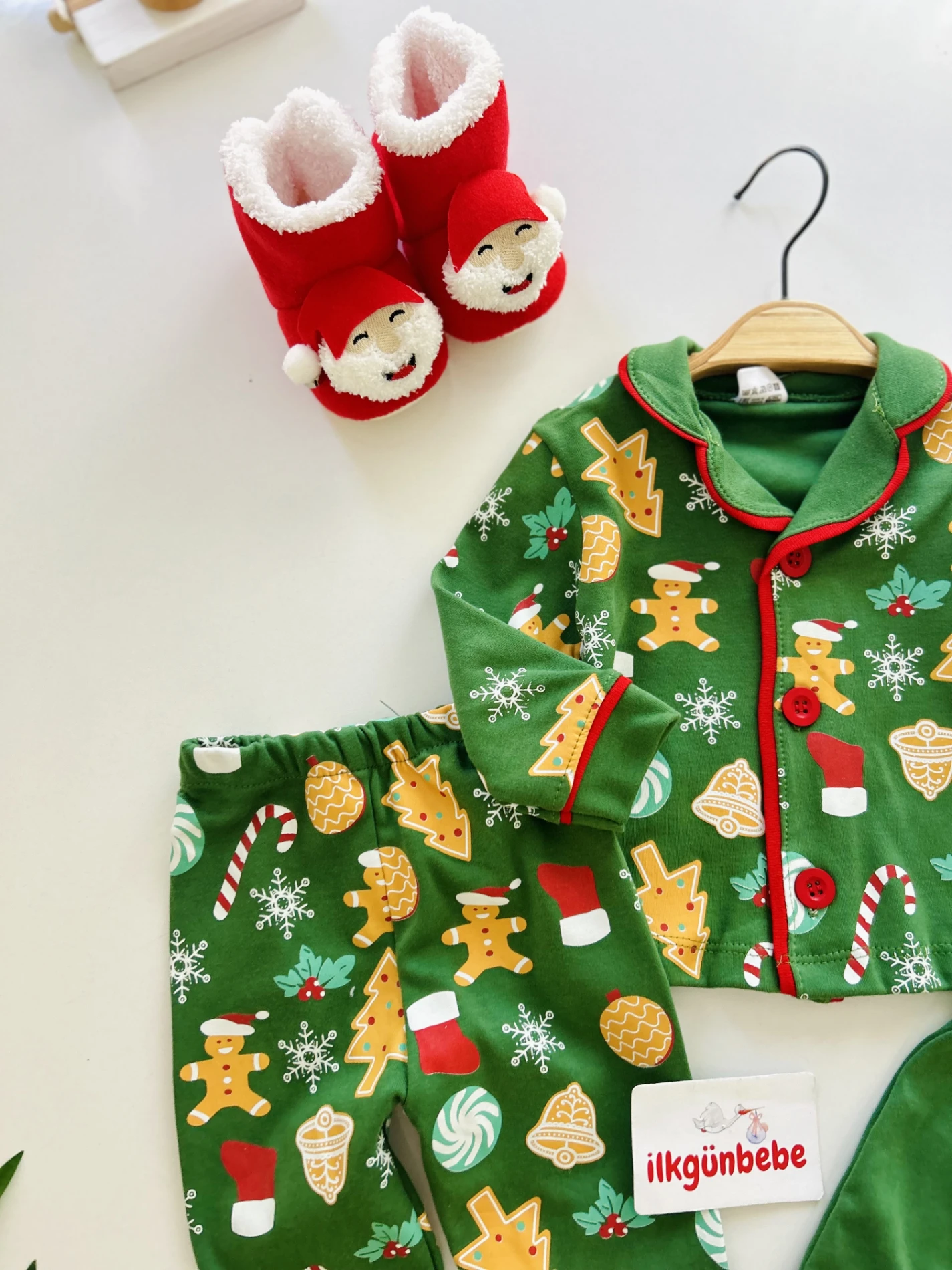 Bebe Yaka Yılbaşı Temalı %100 Pamuk Ponpon Şapkalı 3’lü Takım