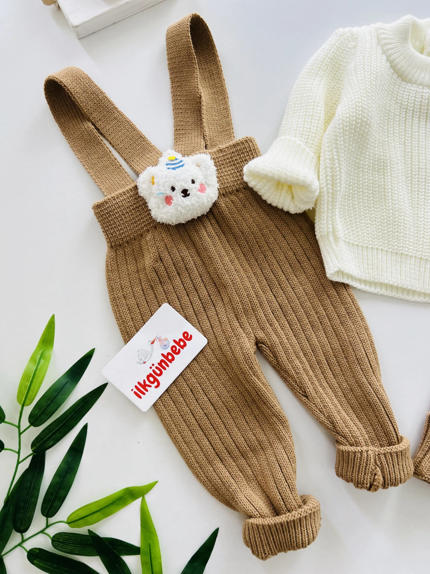 Selanik Örgüsü Triko Kazaklı Oyuncak Detaylı Çarpraz Askılı Salopetli Ponpon Şapkalı 3’lü Takım