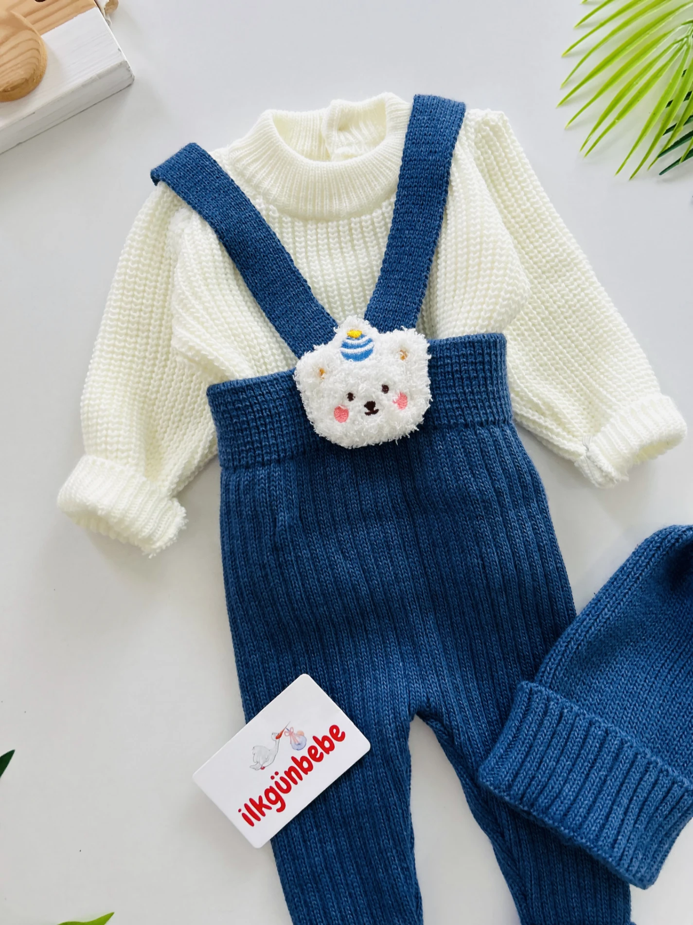 Selanik Örgüsü Triko Kazaklı Oyuncak Detaylı Çarpraz Askılı Salopetli Ponpon Şapkalı 3’lü Takım