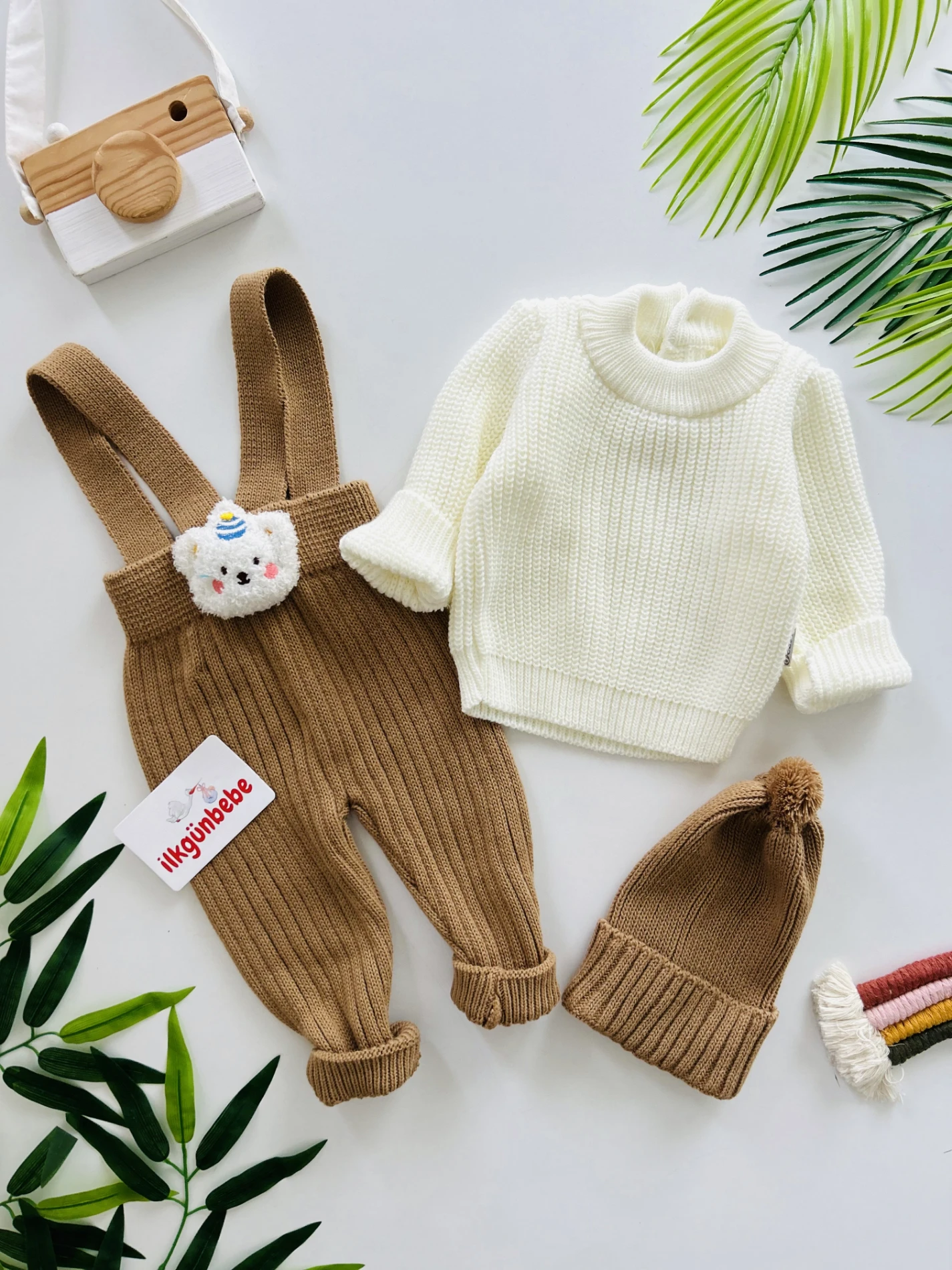 Selanik Örgüsü Triko Kazaklı Oyuncak Detaylı Çarpraz Askılı Salopetli Ponpon Şapkalı 3’lü Takım