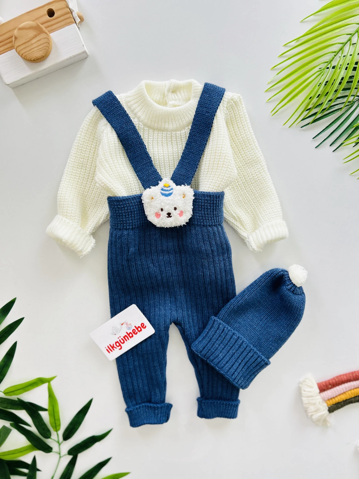 Selanik Örgüsü Triko Kazaklı Oyuncak Detaylı Çarpraz Askılı Salopetli Ponpon Şapkalı 3’lü Takım