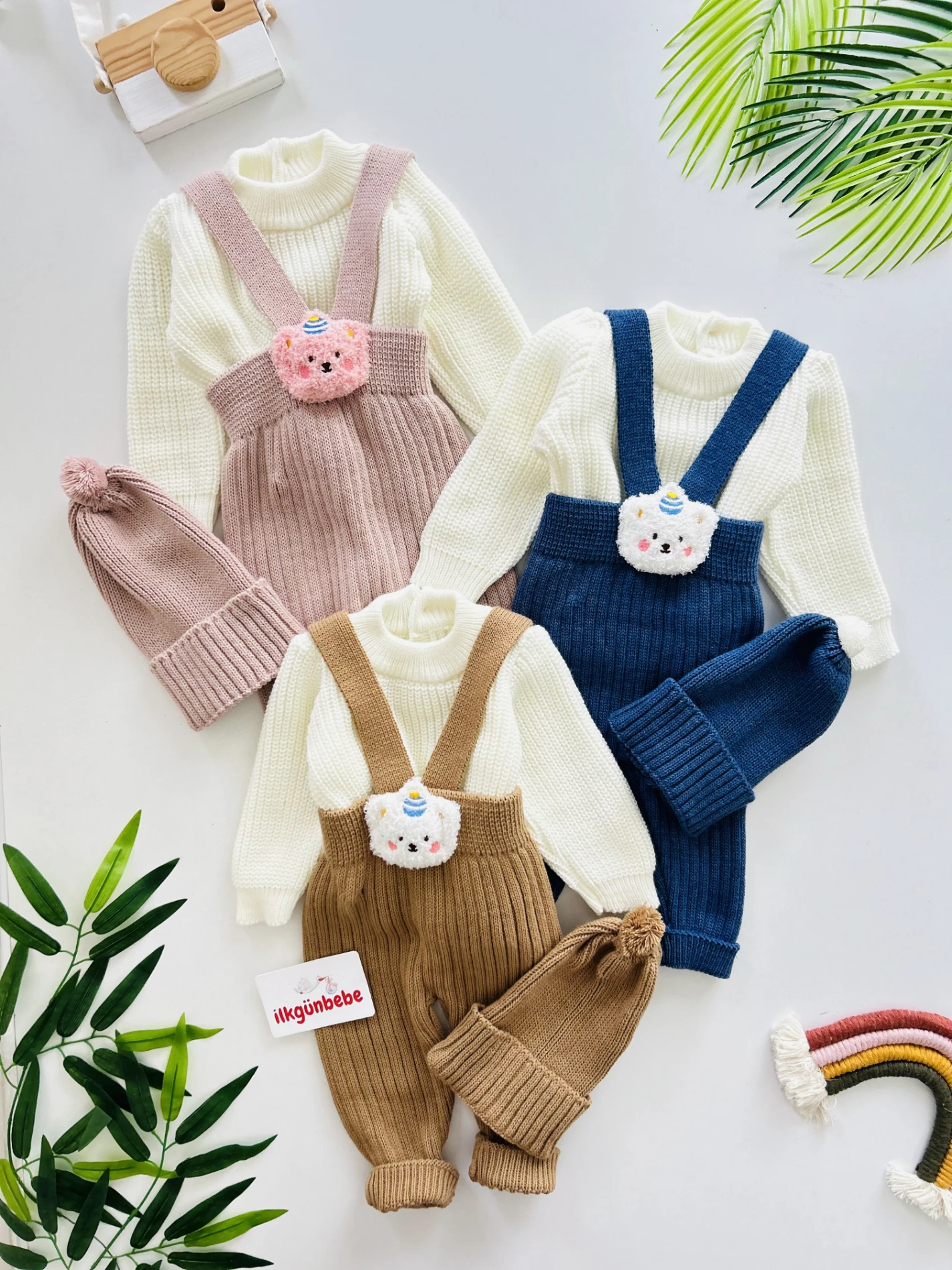 Selanik Örgüsü Triko Kazaklı Oyuncak Detaylı Çarpraz Askılı Salopetli Ponpon Şapkalı 3’lü Takım