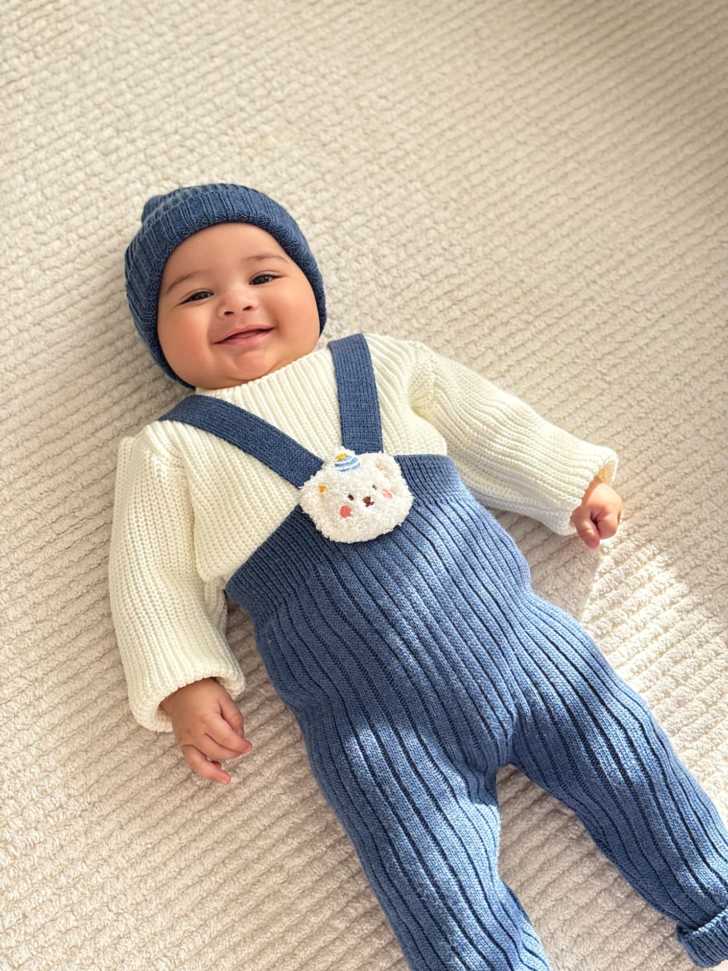 Selanik Örgüsü Triko Kazaklı Oyuncak Detaylı Çarpraz Askılı Salopetli Ponpon Şapkalı 3’lü Takım