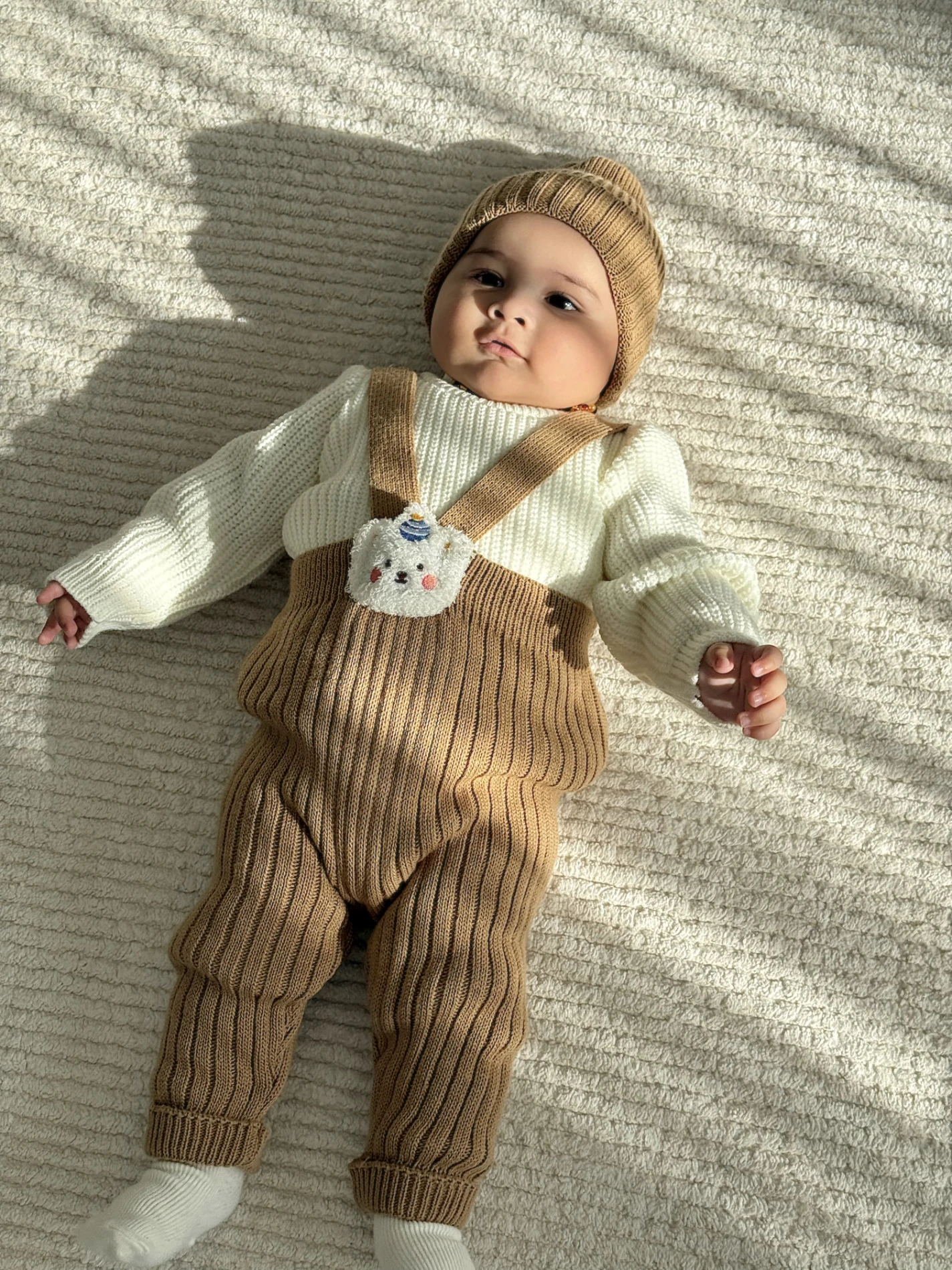 Selanik Örgüsü Triko Kazaklı Oyuncak Detaylı Çarpraz Askılı Salopetli Ponpon Şapkalı 3’lü Takım