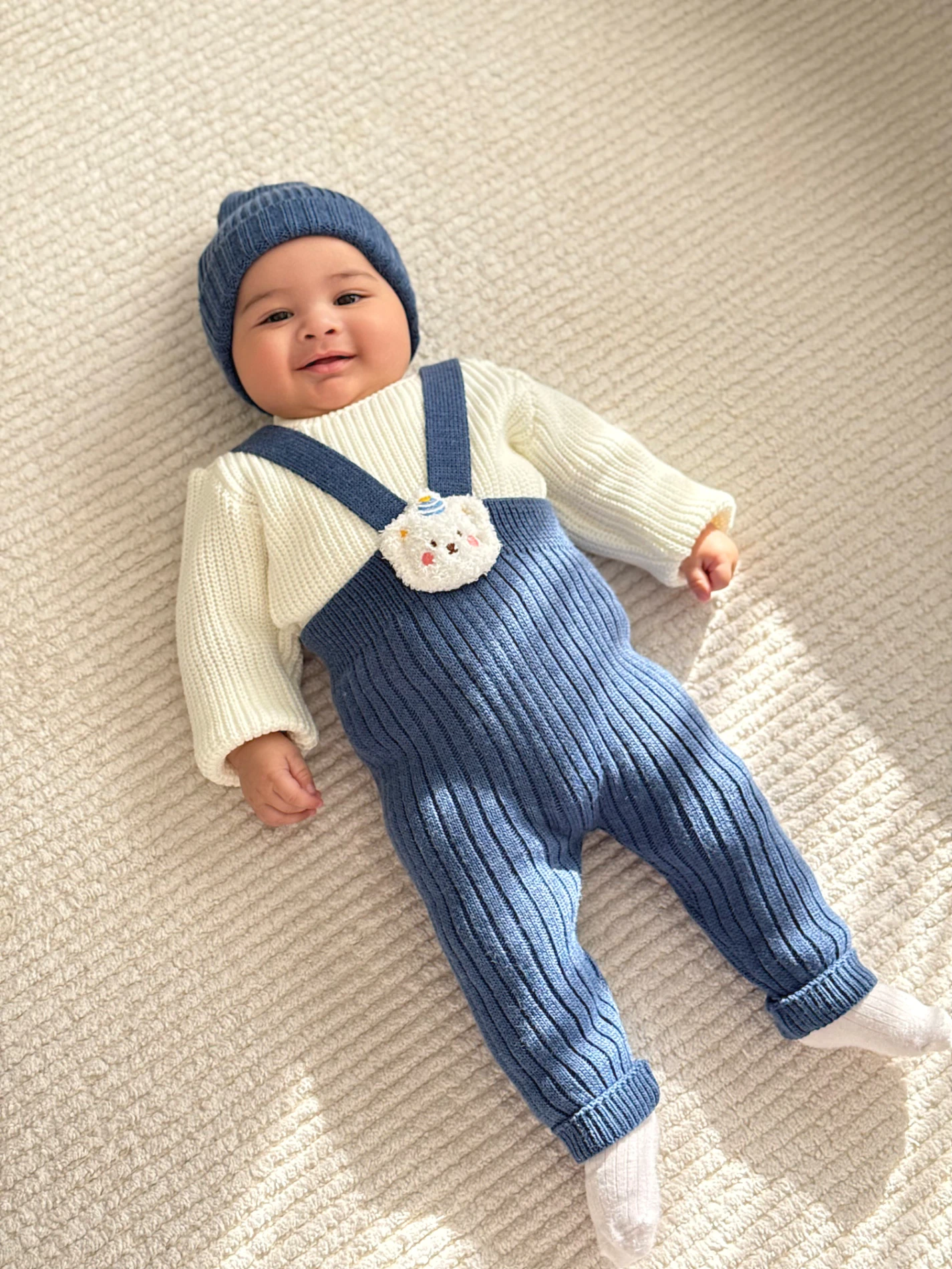 Selanik Örgüsü Triko Kazaklı Oyuncak Detaylı Çarpraz Askılı Salopetli Ponpon Şapkalı 3’lü Takım