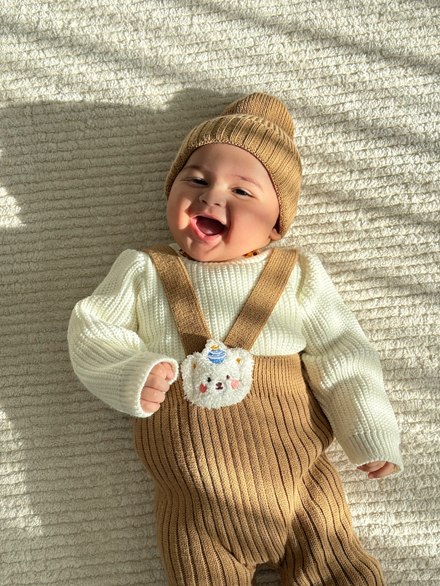 Selanik Örgüsü Triko Kazaklı Oyuncak Detaylı Çarpraz Askılı Salopetli Ponpon Şapkalı 3’lü Takım