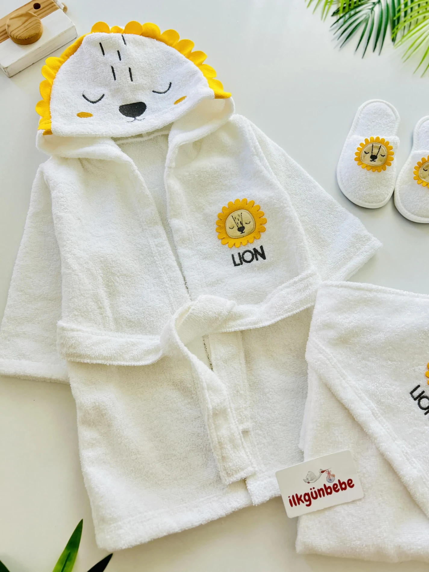 Aslan Desenli  %100 Pamuk Organik Terlikli 3 Parça Bornoz Seti