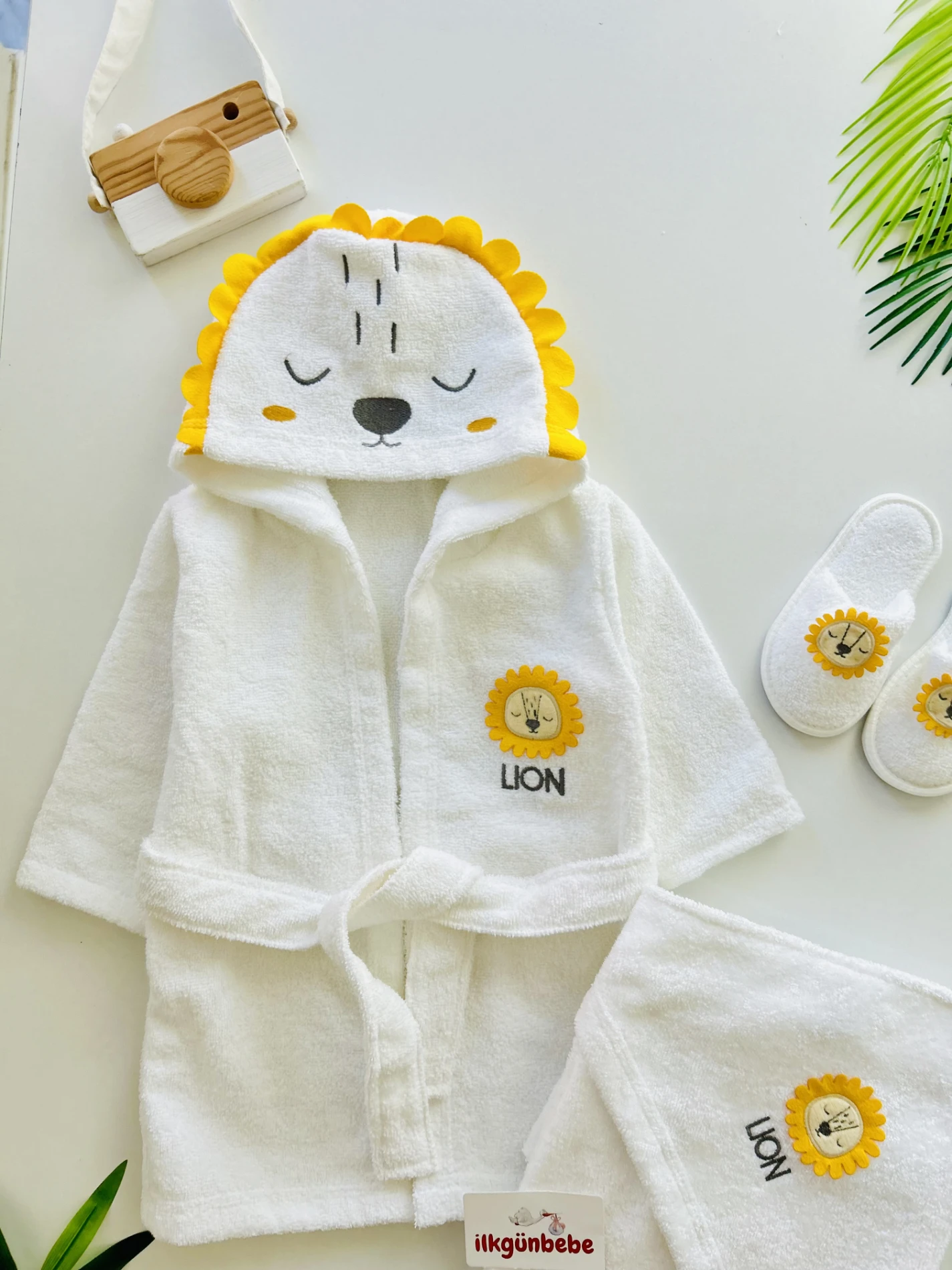 Aslan Desenli  %100 Pamuk Organik Terlikli 3 Parça Bornoz Seti