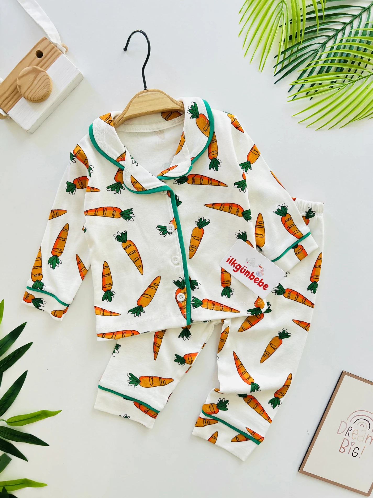 Havuç Desenli %100 Pamuk Bebe Yaka Pijama Takımı