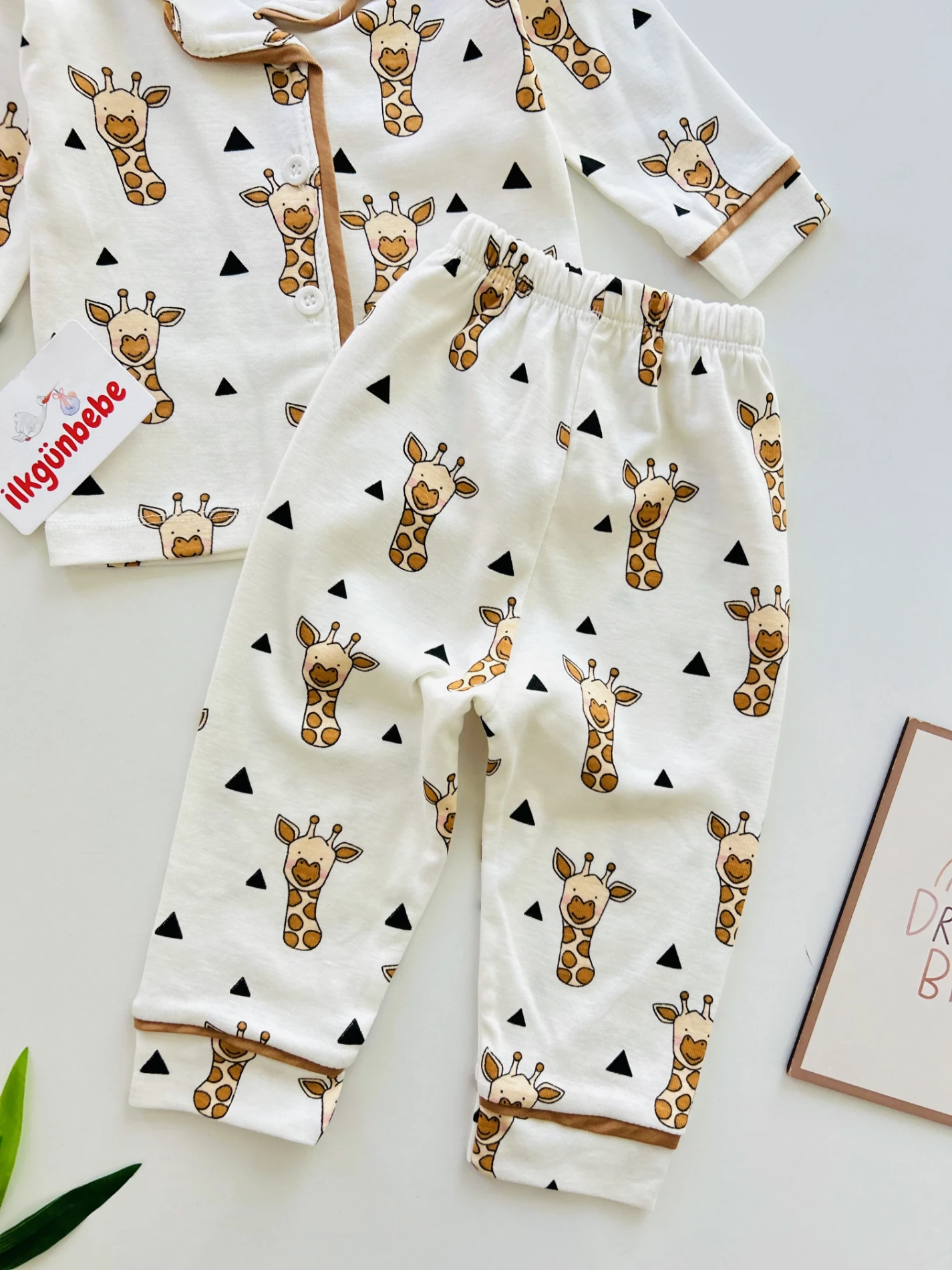Zürafa Desenli %100 Pamuk Bebe Yakalı 2’li Pijama Takımı