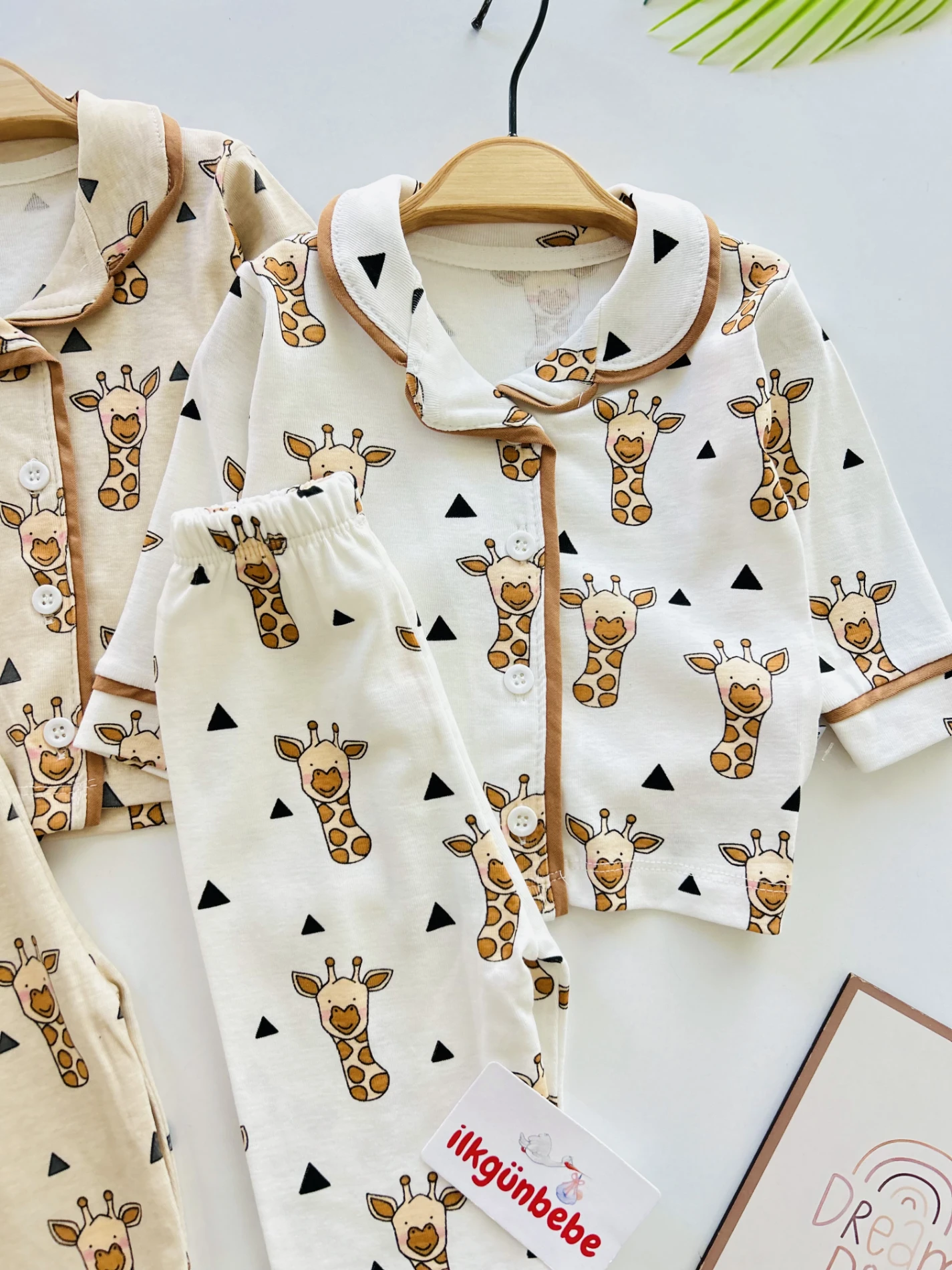 Zürafa Desenli %100 Pamuk Bebe Yakalı 2’li Pijama Takımı