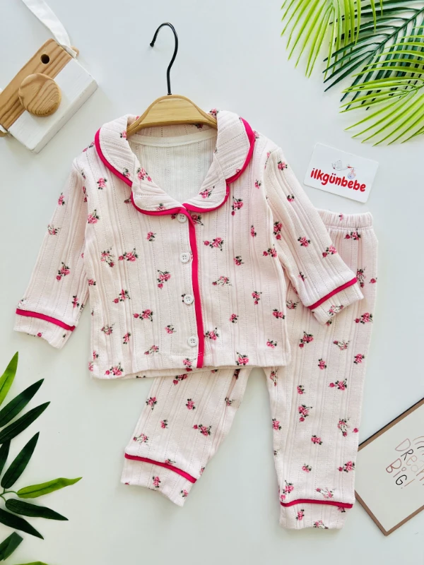 Çiçek Desenli  %100 Pamuk Bebe Yakalı Pijama Takımı