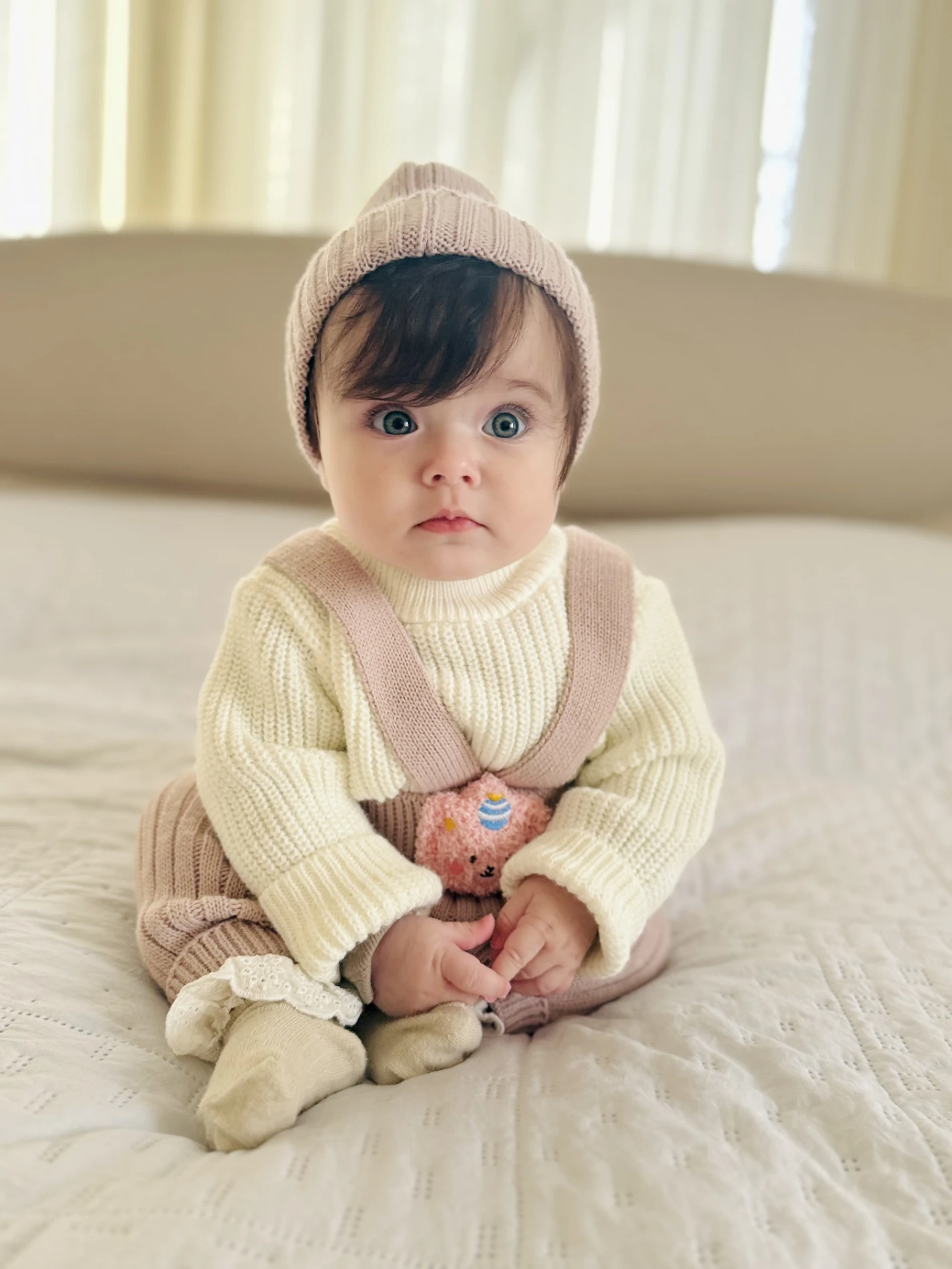 Selanik Örgüsü Triko Kazaklı Oyuncak Detaylı Çarpraz Askılı Salopetli Ponpon Şapkalı 3’lü Takım