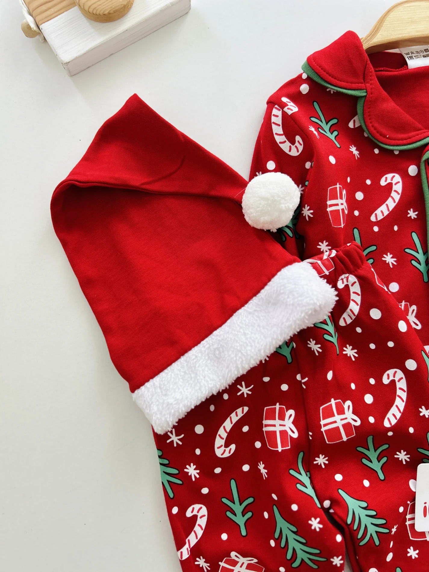 Bebe Yaka Yılbaşı Temalı %100 Pamuk Ponpon Şapkalı 3’lü Takım