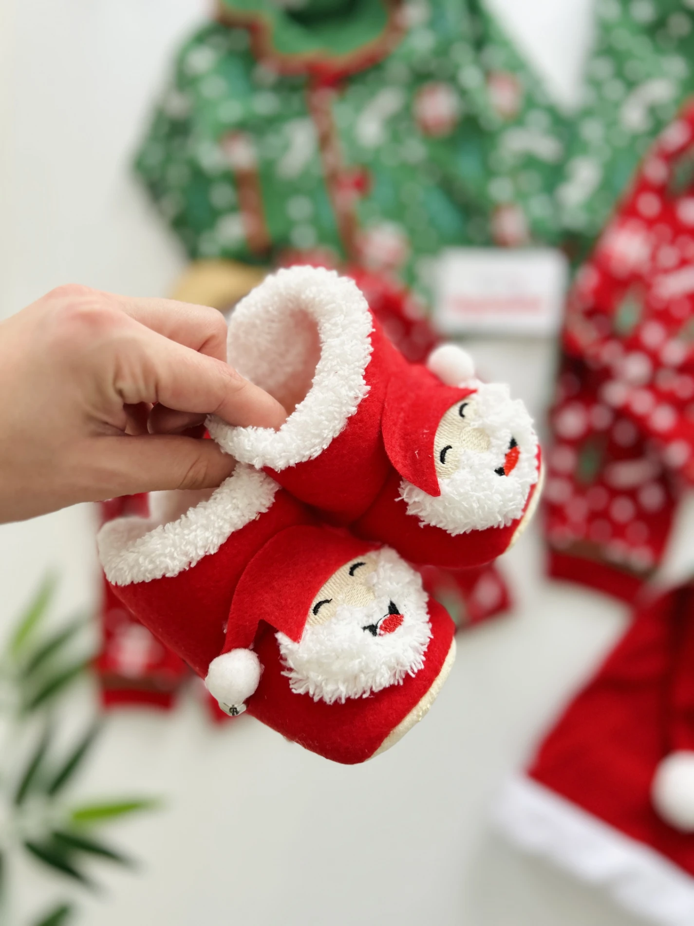 Bebe Yaka Yılbaşı Temalı %100 Pamuk Ponpon Şapkalı 3’lü Takım