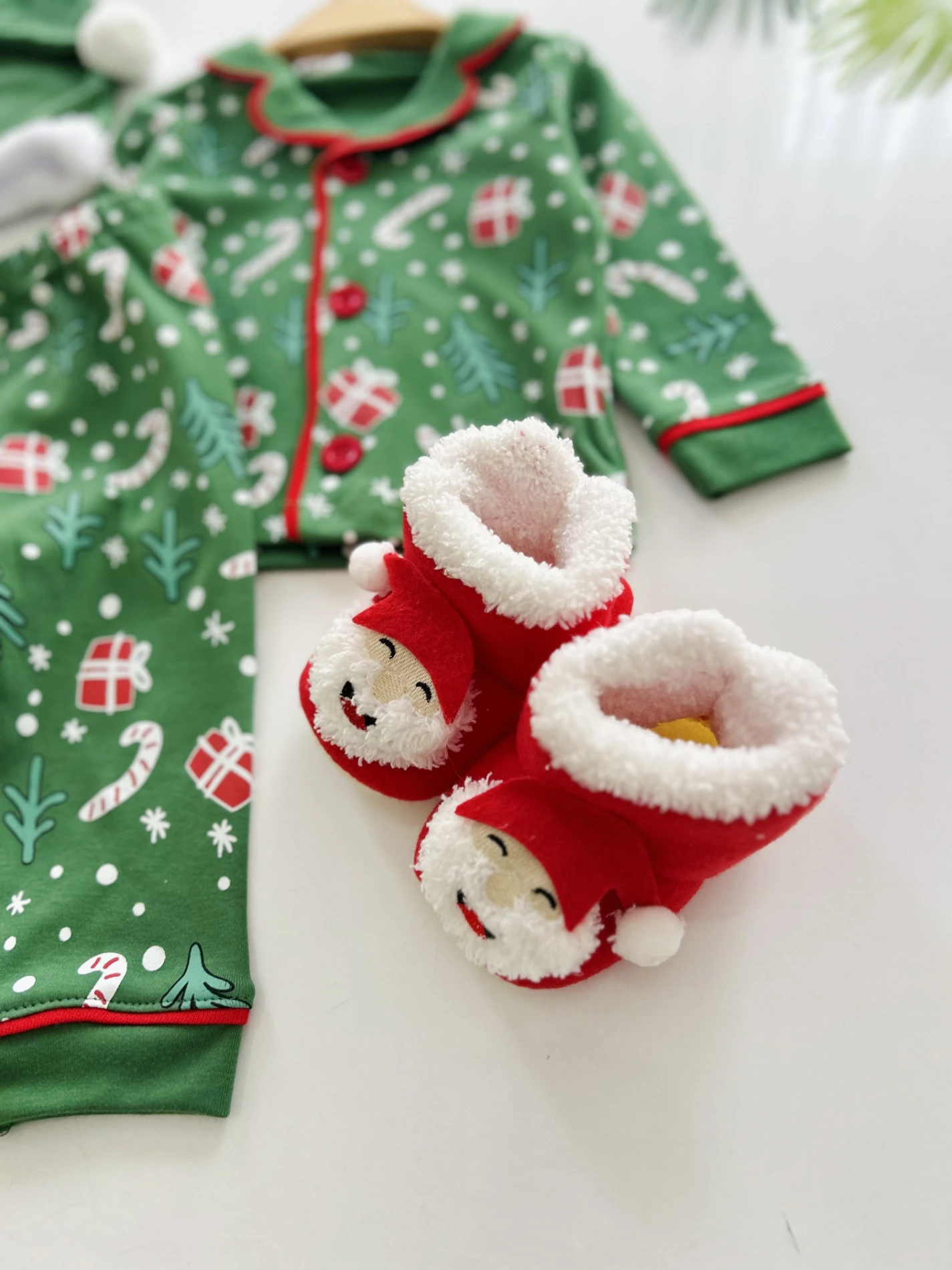 Bebe Yaka Yılbaşı Temalı %100 Pamuk Ponpon Şapkalı 3’lü Takım