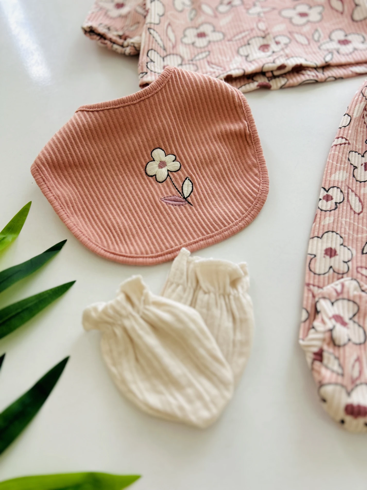 Çiçek Desenli %100 Pamuk Kaşkorse Esnek Kumaş 5 Parça Yenidoğan Set